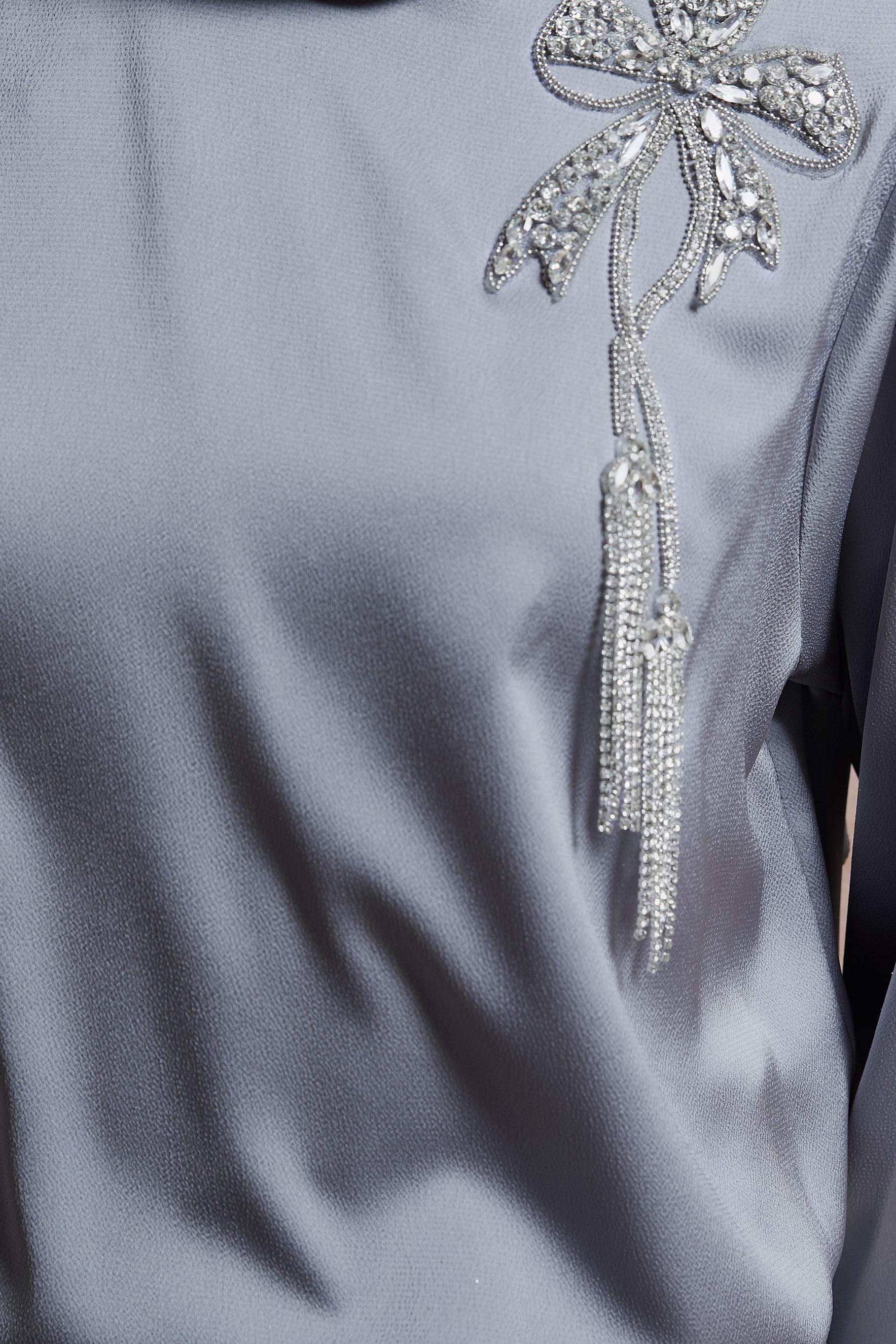 Tesettür giyim GRİ TAŞ DETAYLI SATEN BLUZ 44734