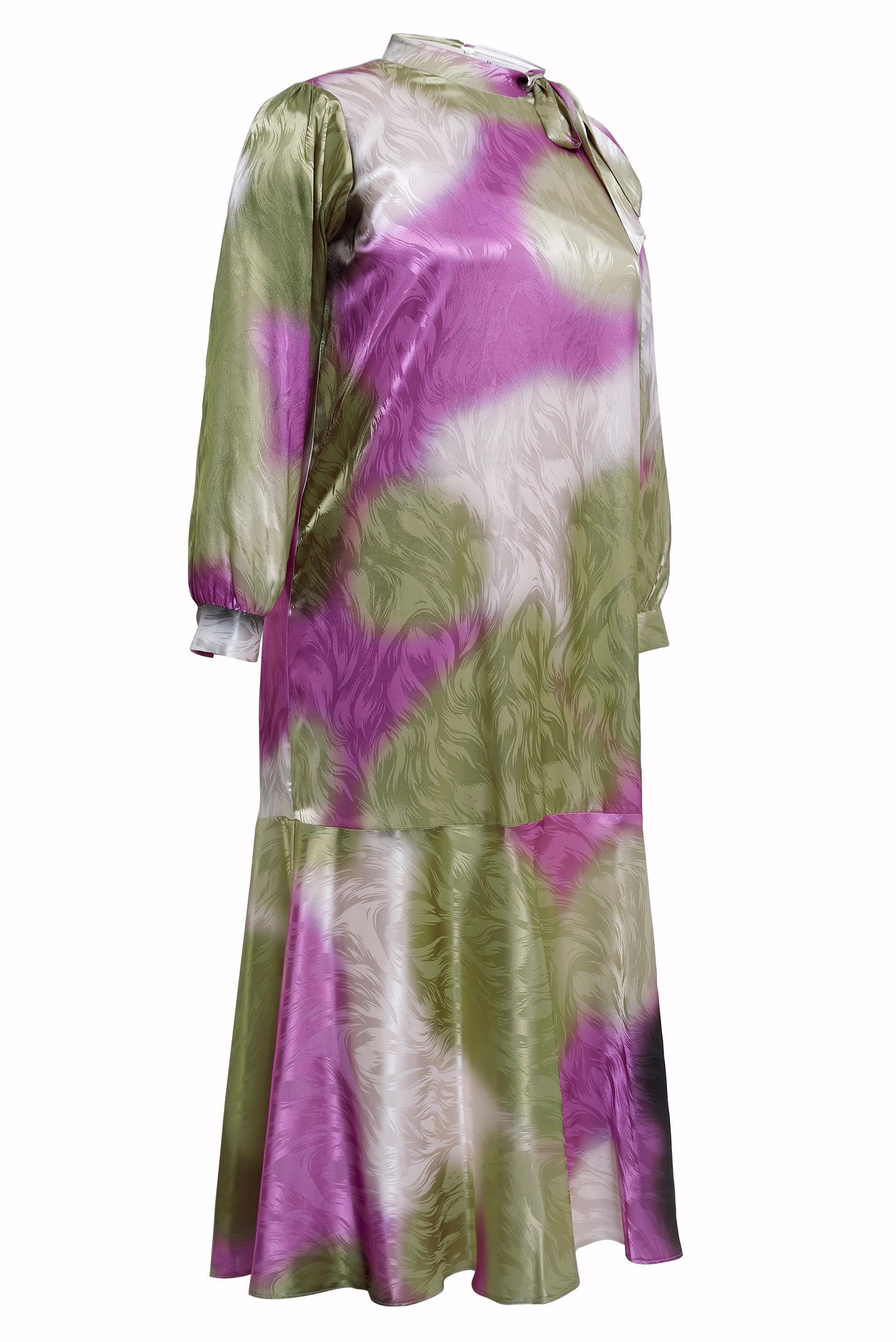 Tesettür giyim FUŞYA SATEN JAKARLI BÜYÜK BEDEN ELBİSE 20515