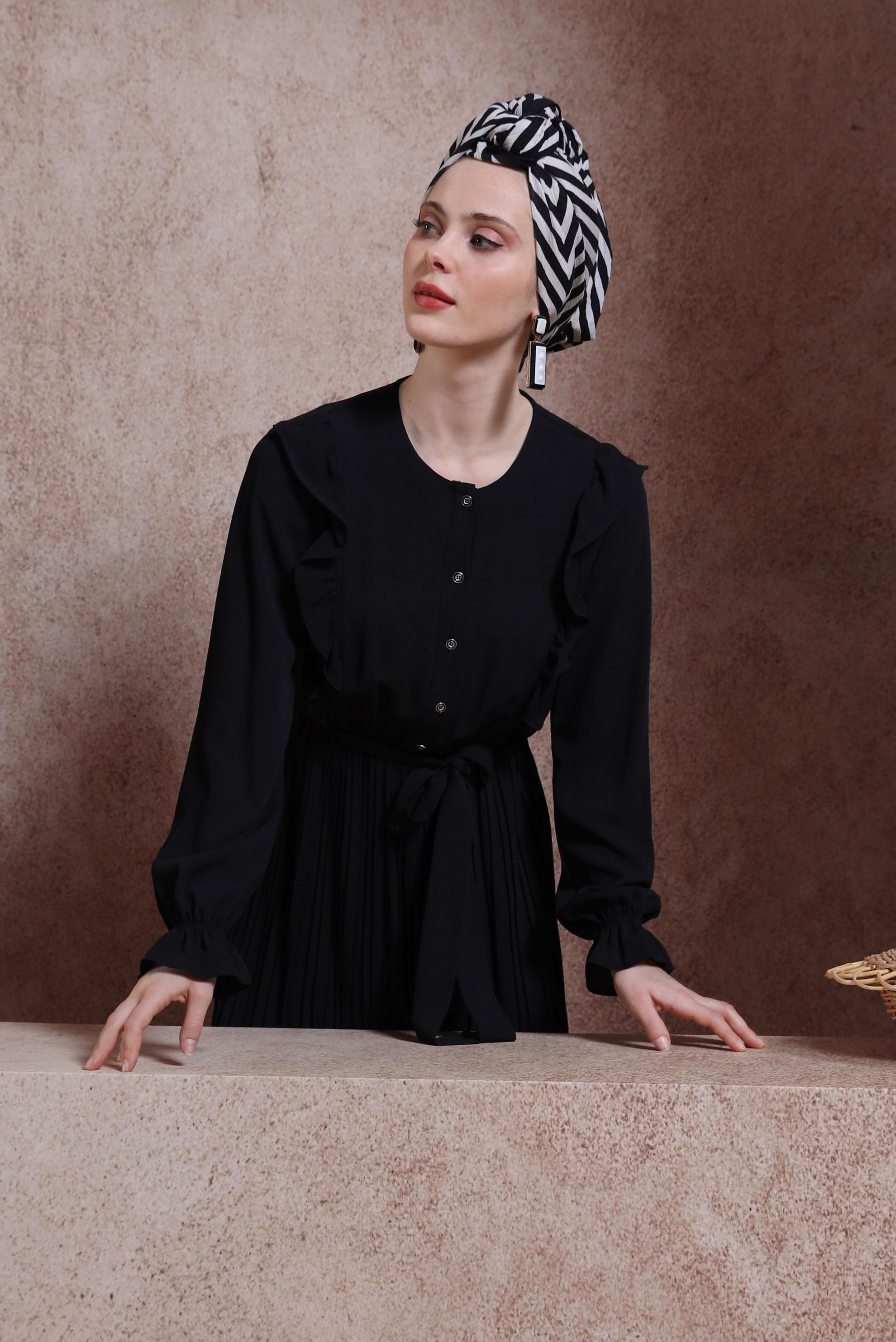 Tesettür giyim SİYAH KUŞAKLI FIRFIRLI ELBİSE 43899