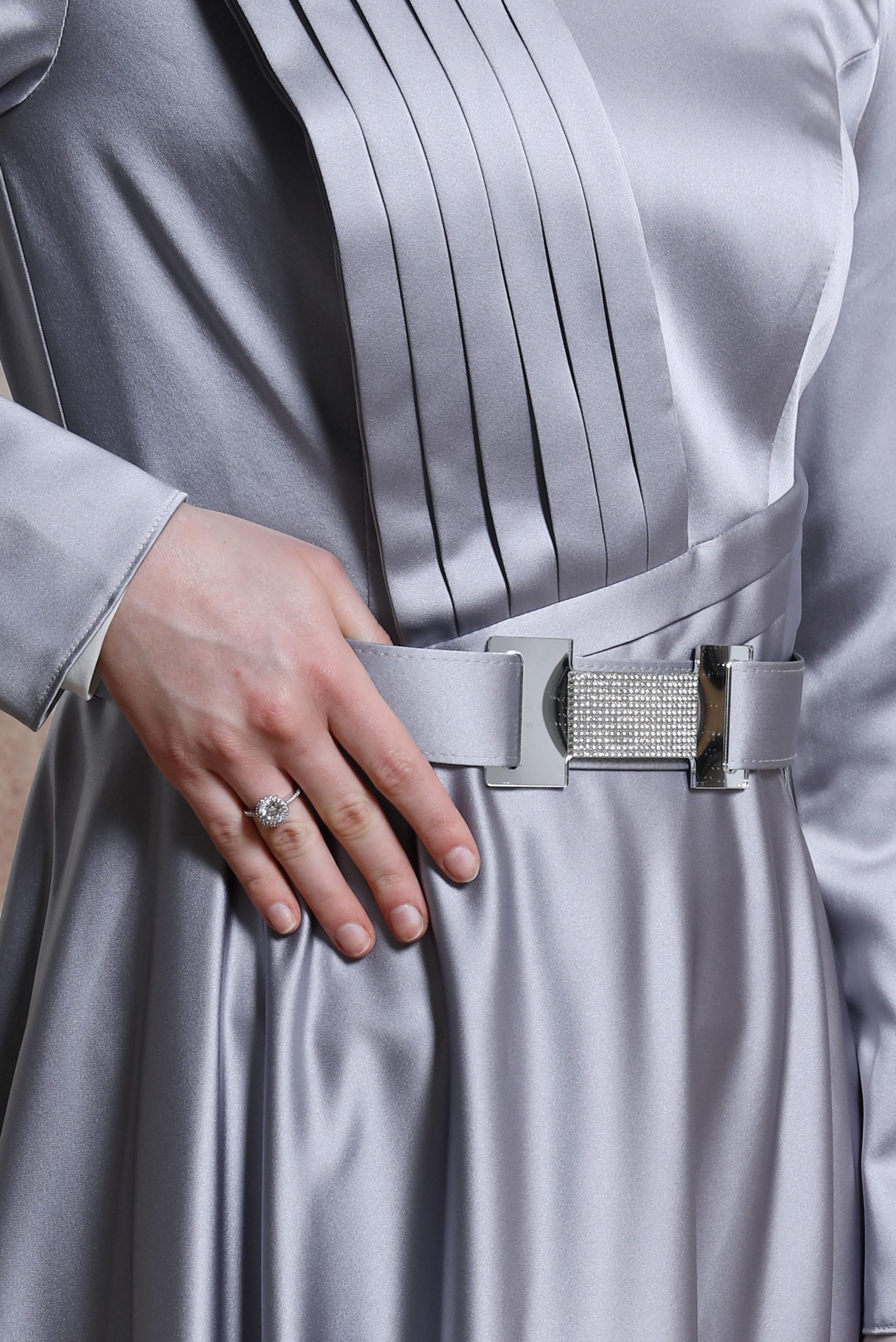 Tesettür giyim GRİ KEMERLİ SATEN ELBİSE 43944