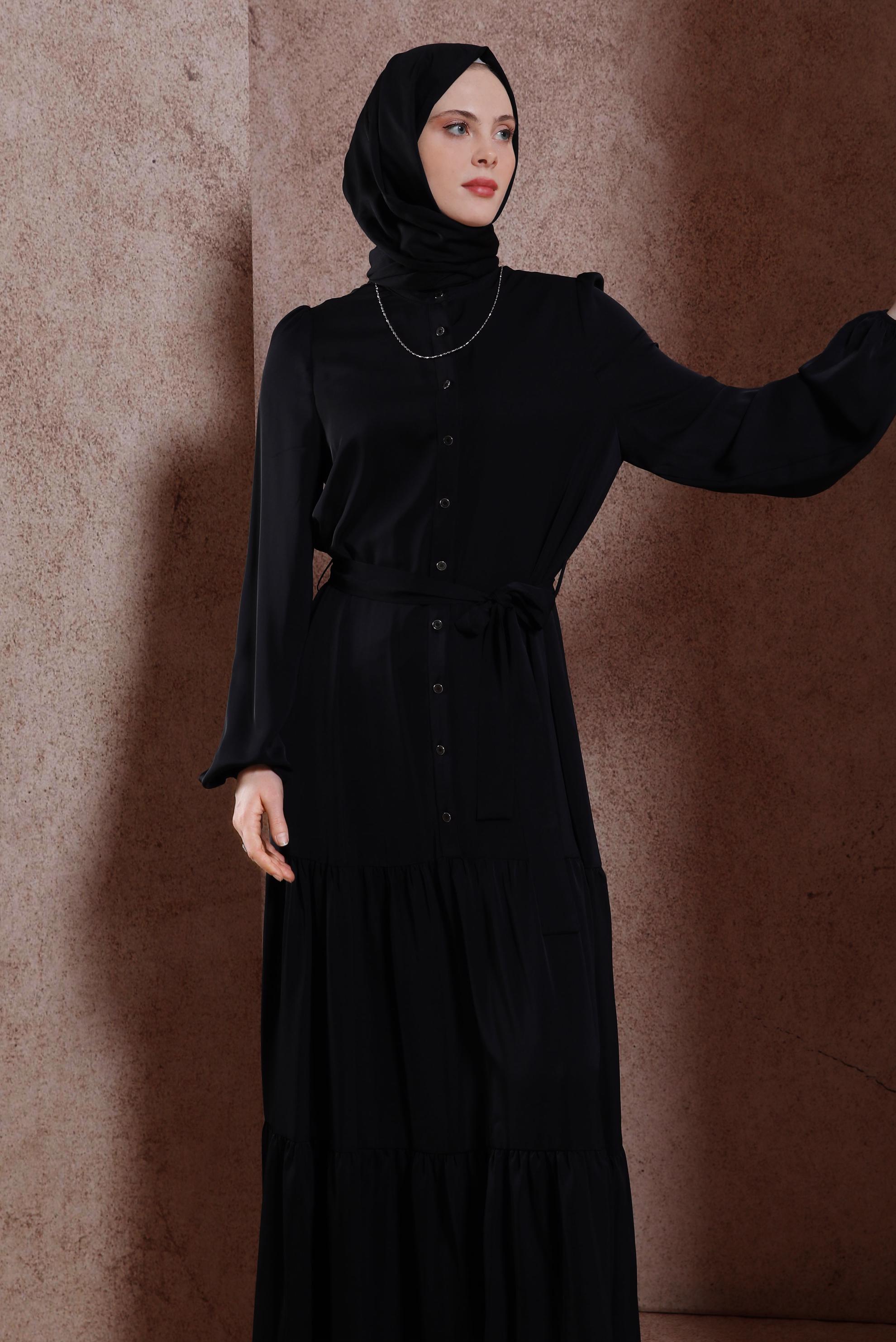 Tesettür giyim SİYAH KUŞAKLI ELBİSE 43949