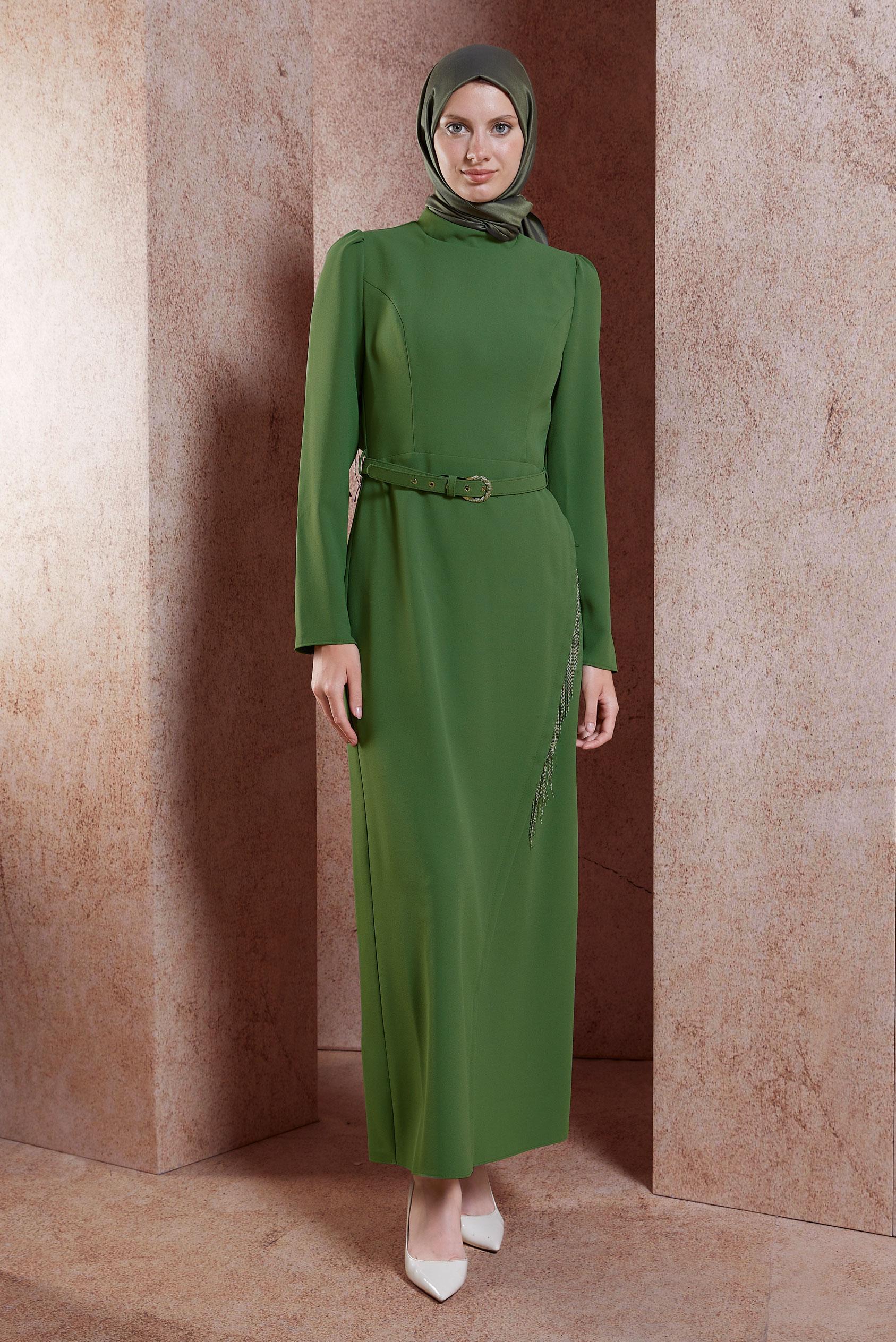 Tesettür giyim HAKİ PÜSKÜL DETAYLI KREP ELBİSE 44180