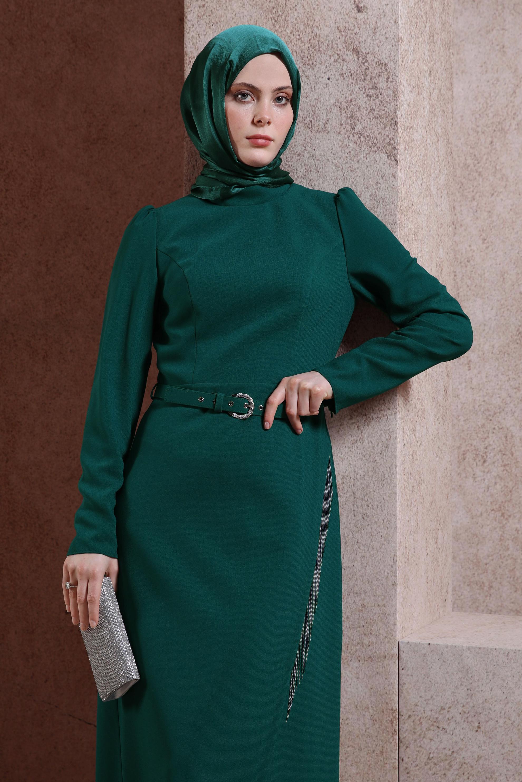 Tesettür giyim YEŞİL PÜSKÜL DETAYLI KREP ELBİSE 44180