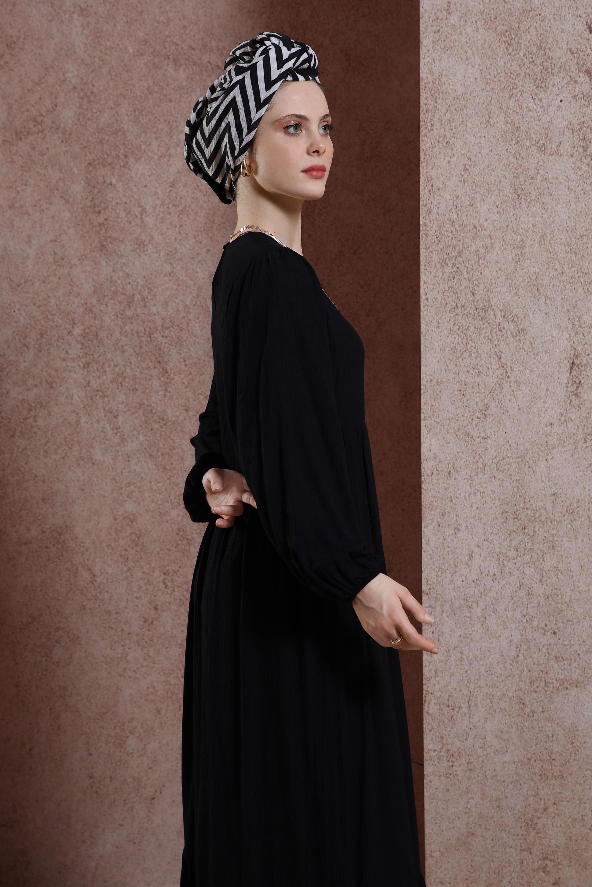 Tesettür giyim SİYAH ZİNCİR DETAYLI TESETTÜR ELBİSE 44427