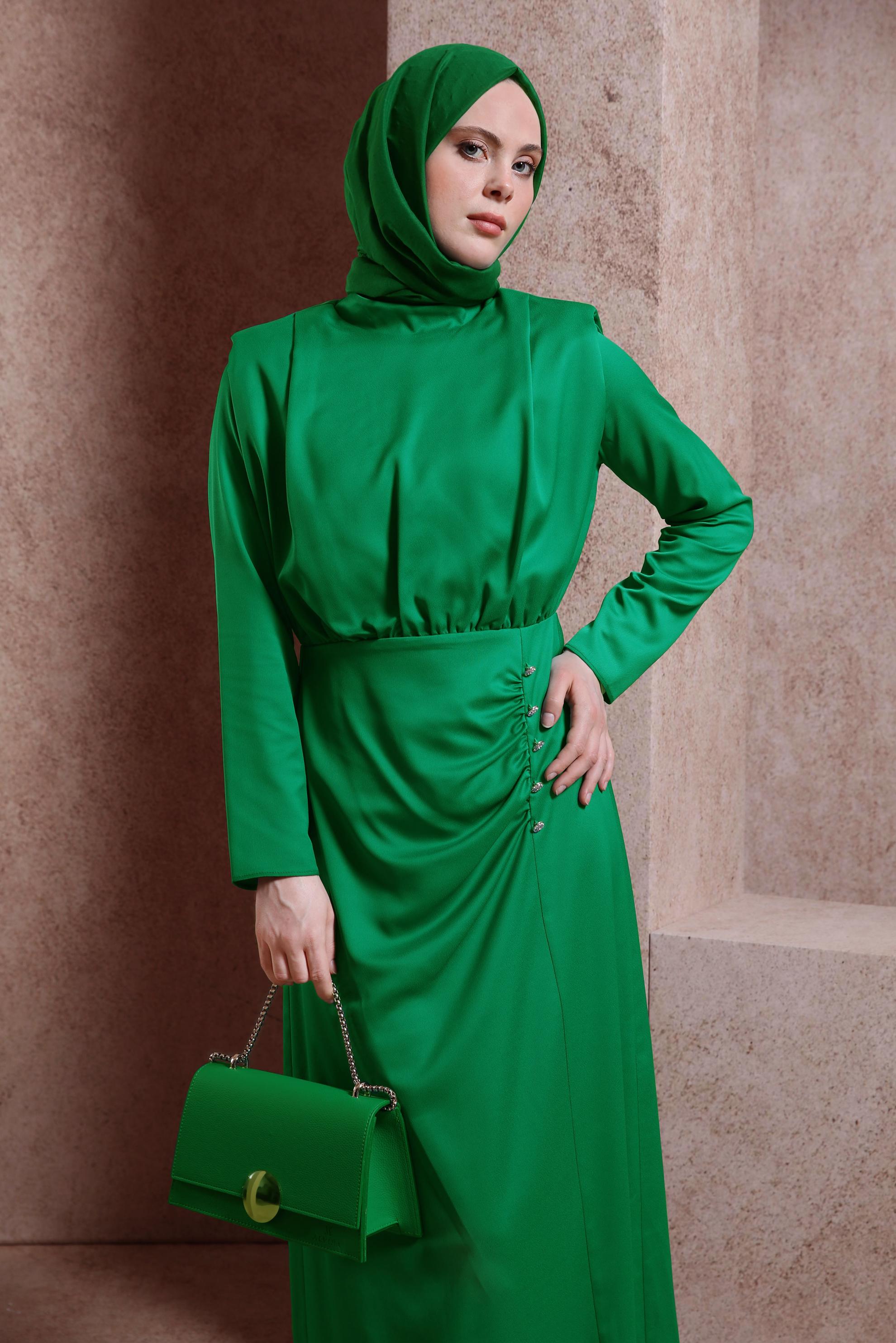 Tesettür giyim YEŞİL DÜĞME DETAYLI SATEN ELBİSE 44429
