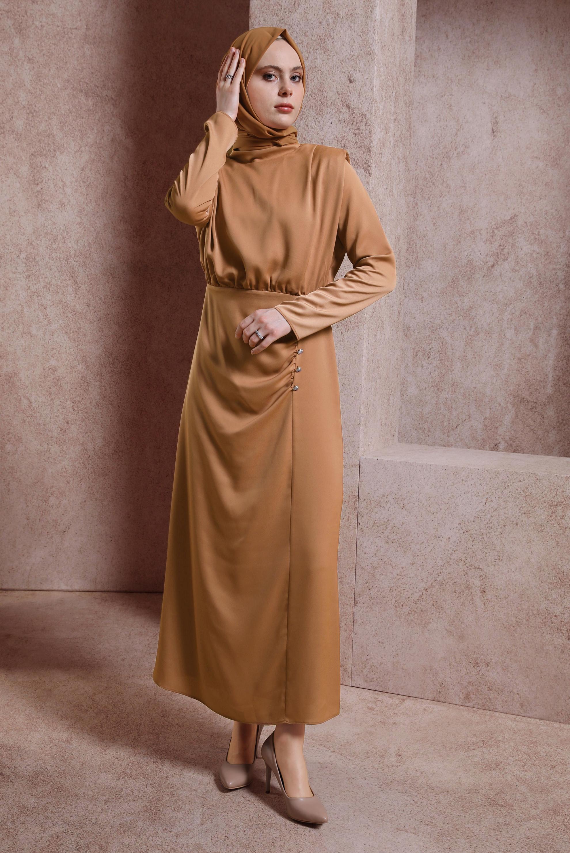 Tesettür giyim KAHVE DÜĞME DETAYLI SATEN ELBİSE 44429