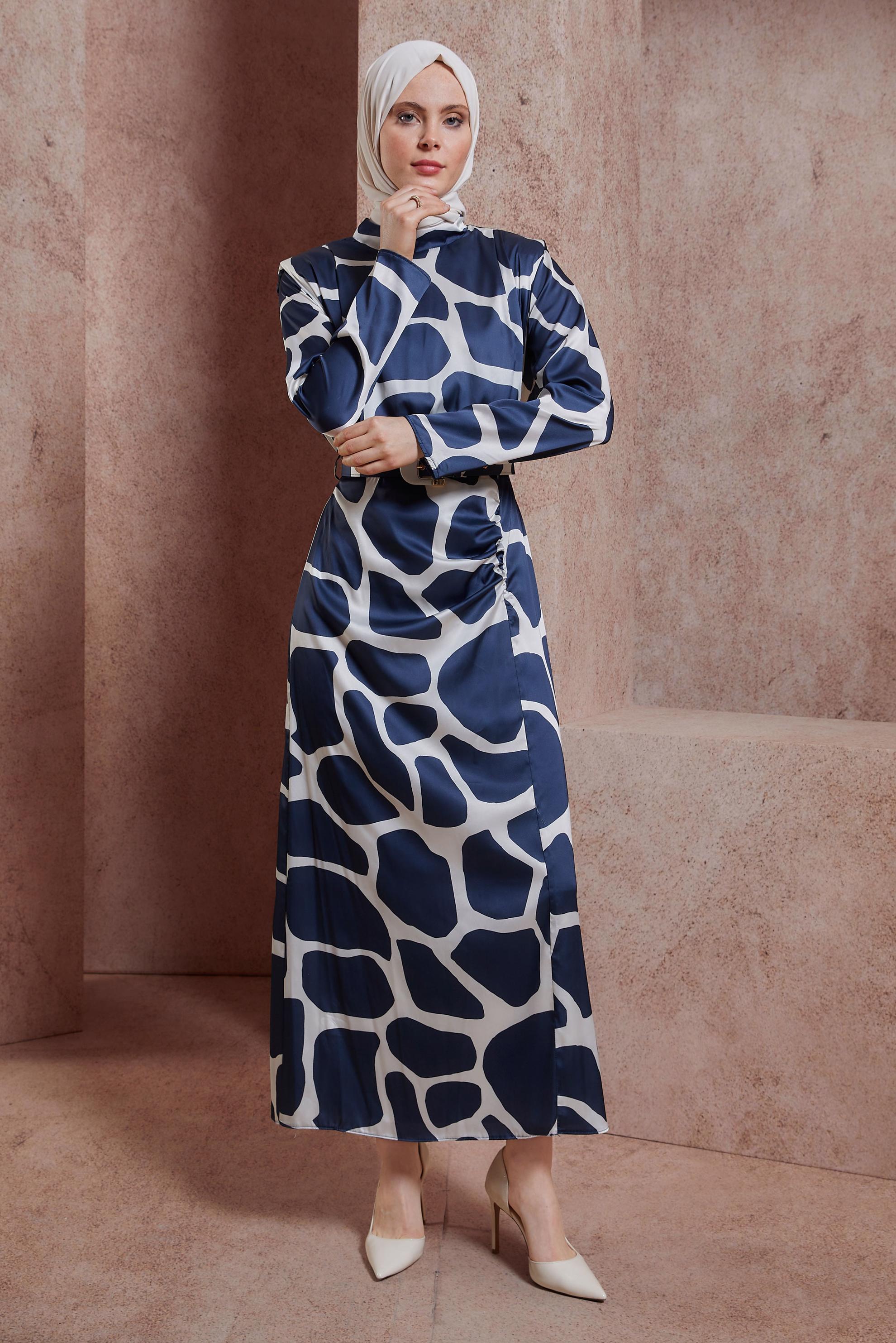 Tesettür giyim LACİVERT DESENLİ KEMERLİ SATEN ELBİSE 44506