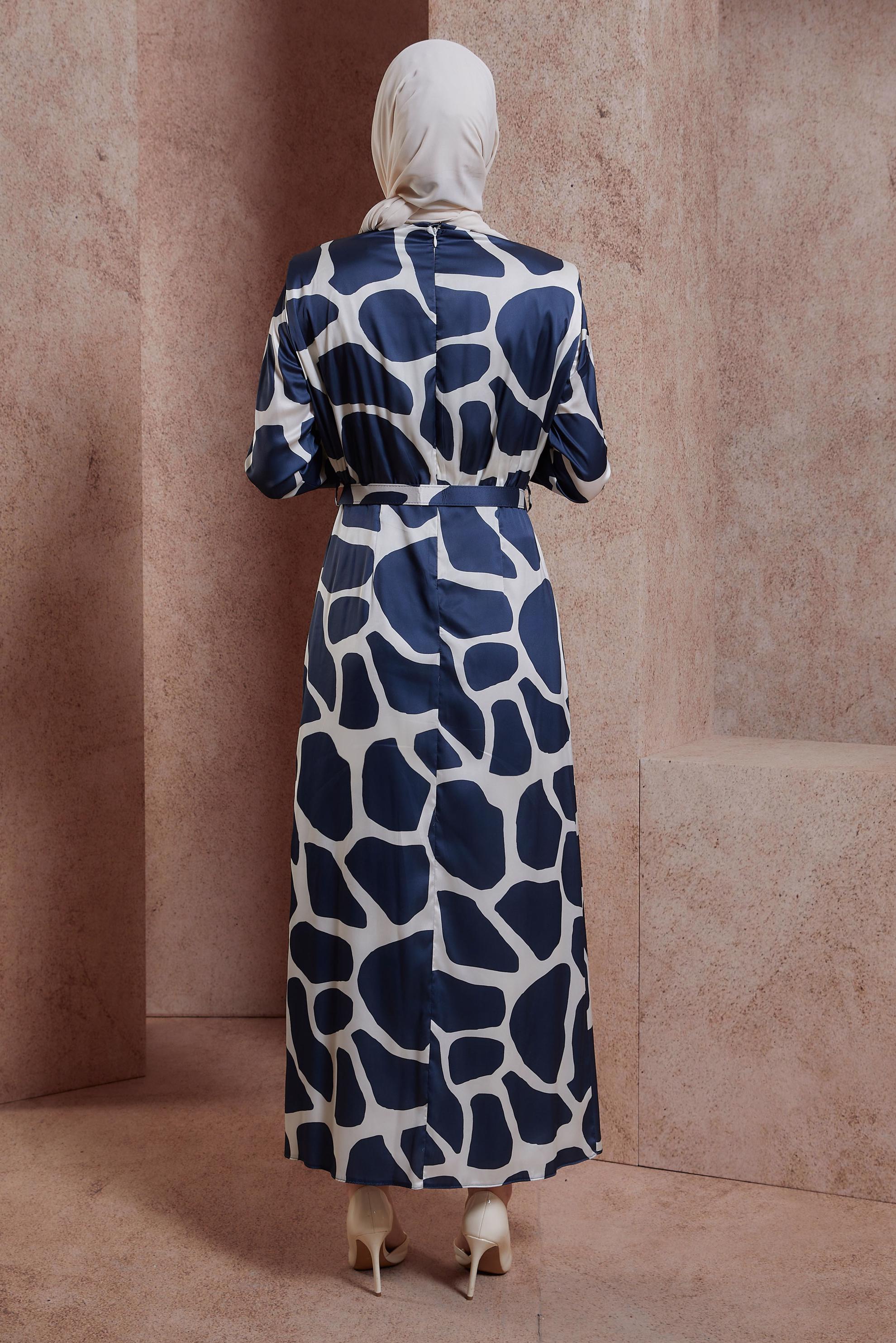 Tesettür giyim LACİVERT DESENLİ KEMERLİ SATEN ELBİSE 44506