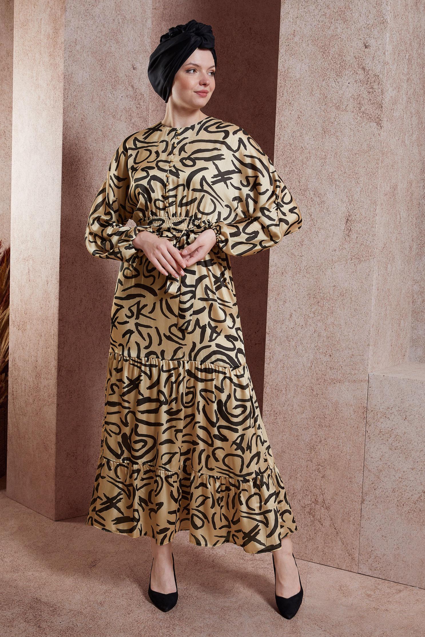 Tesettür giyim BEJ KUŞAKLI DESENLİ ELBİSE 44509