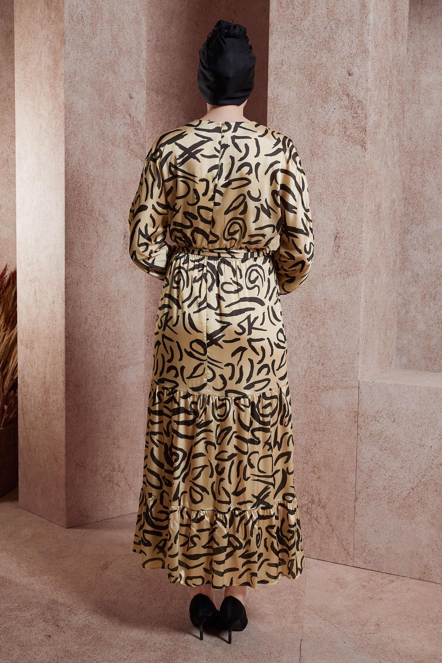 Tesettür giyim BEJ KUŞAKLI DESENLİ ELBİSE 44509