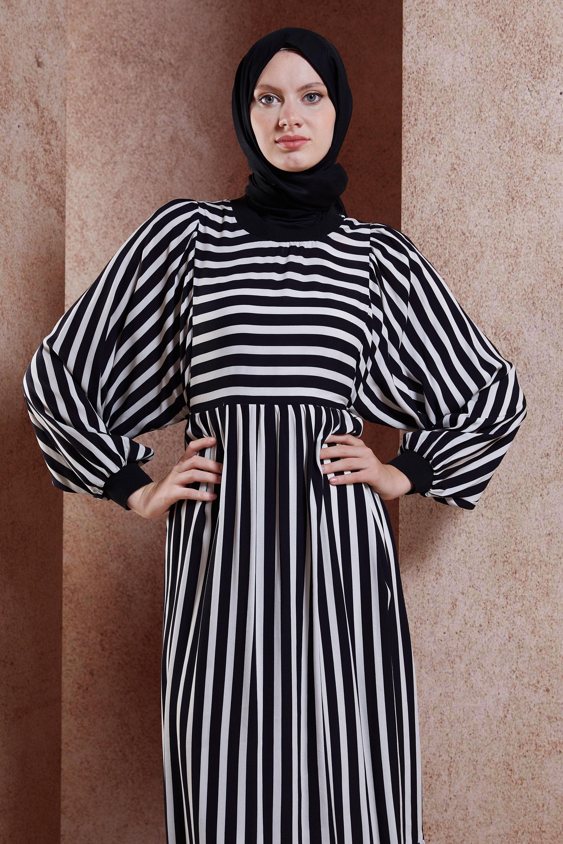 Tesettür giyim SİYAH ÇİZGİLİ BALON KOL ELBİSE 44546