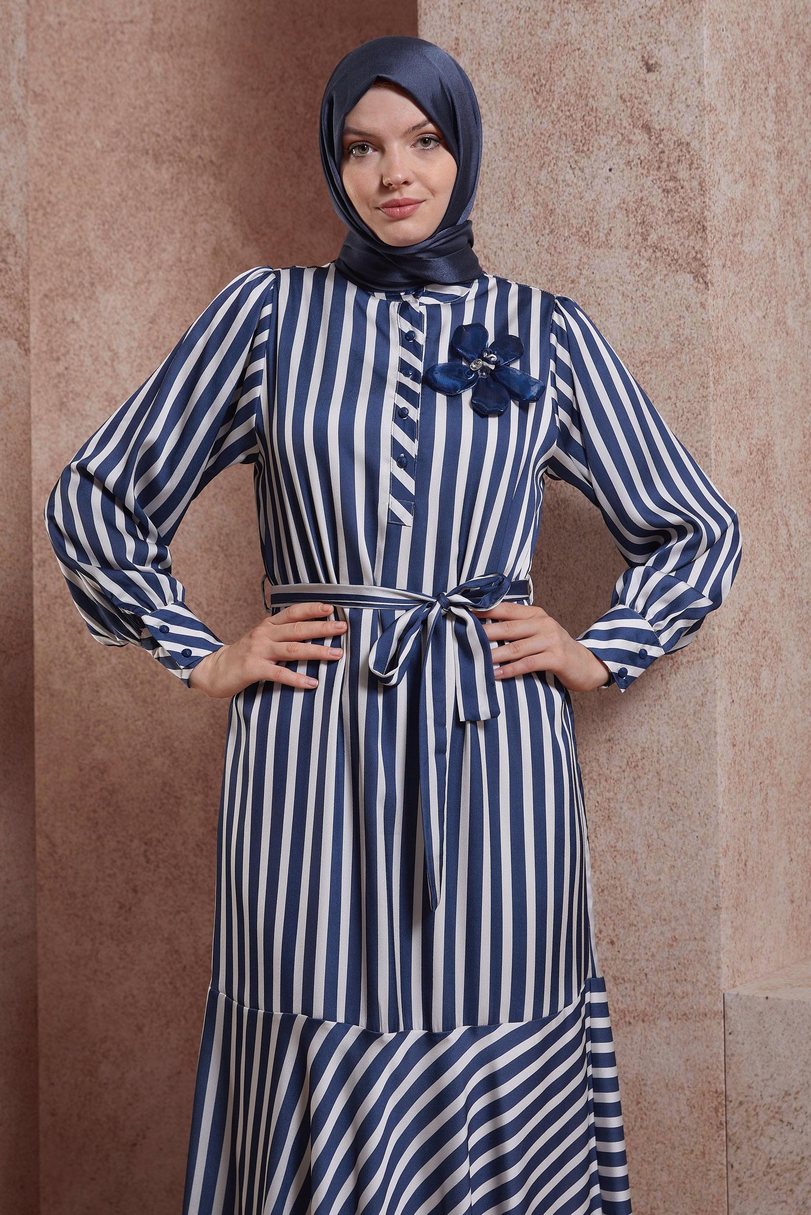 Tesettür giyim LACİVERT KUŞAKLI ÇİZGİLİ ELBİSE 44548