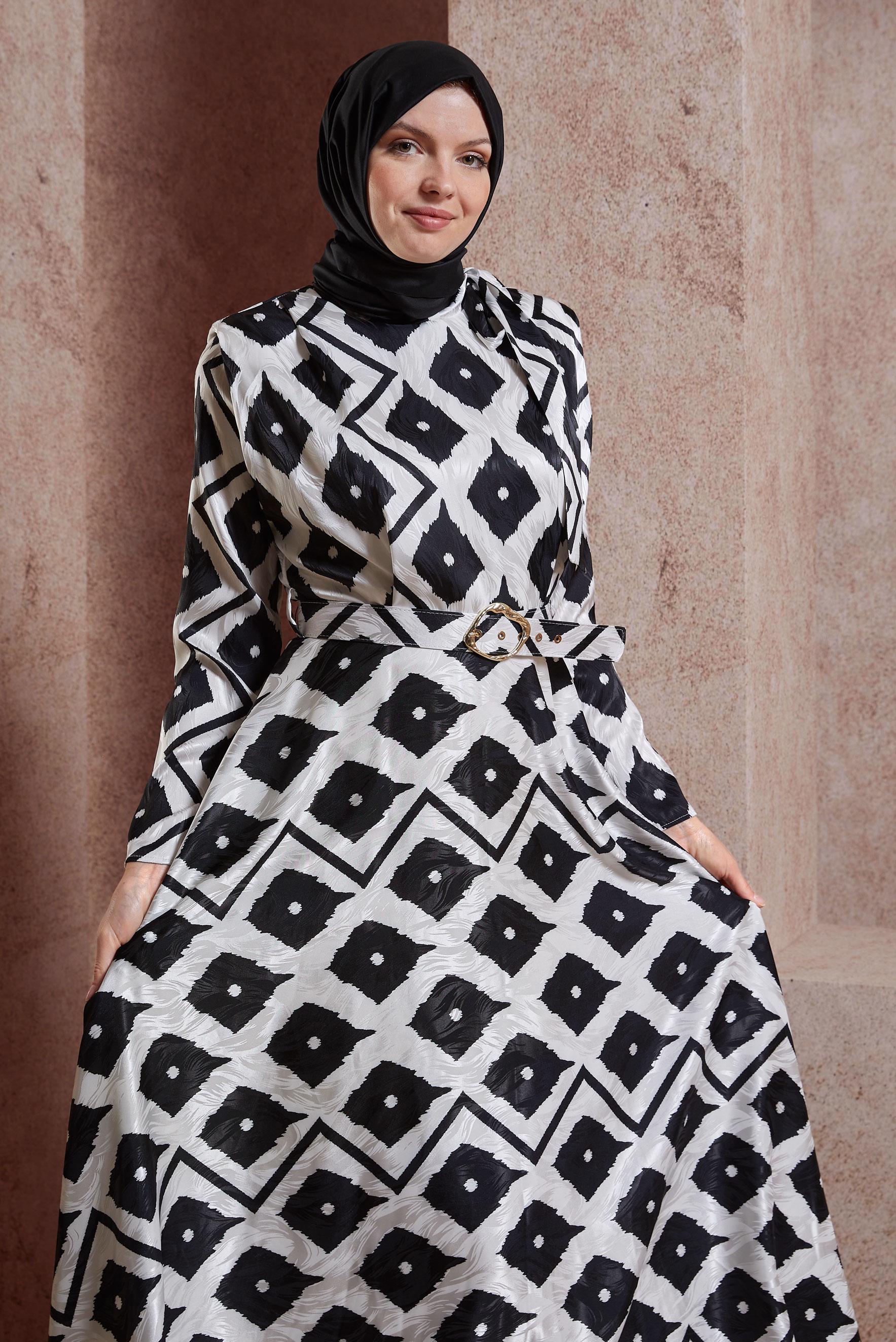 Tesettür giyim SİYAH KEMERLİ SATEN JAKAR ELBİSE 44555