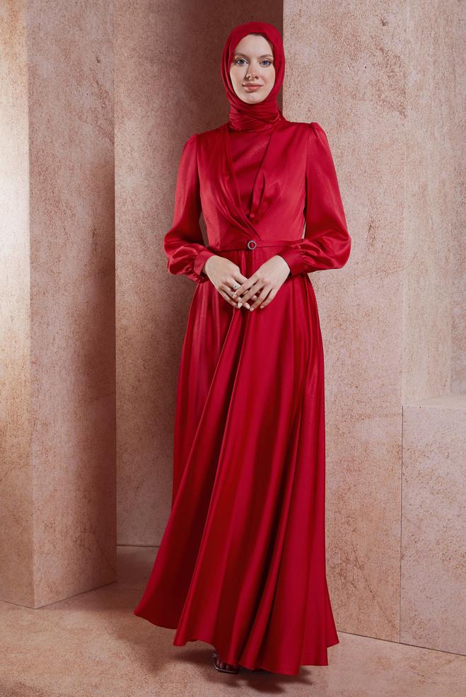 Tesettür giyim KIRMIZI KEMERLİ SATEN DOKULU ELBİSE 44556 - ALVİNA