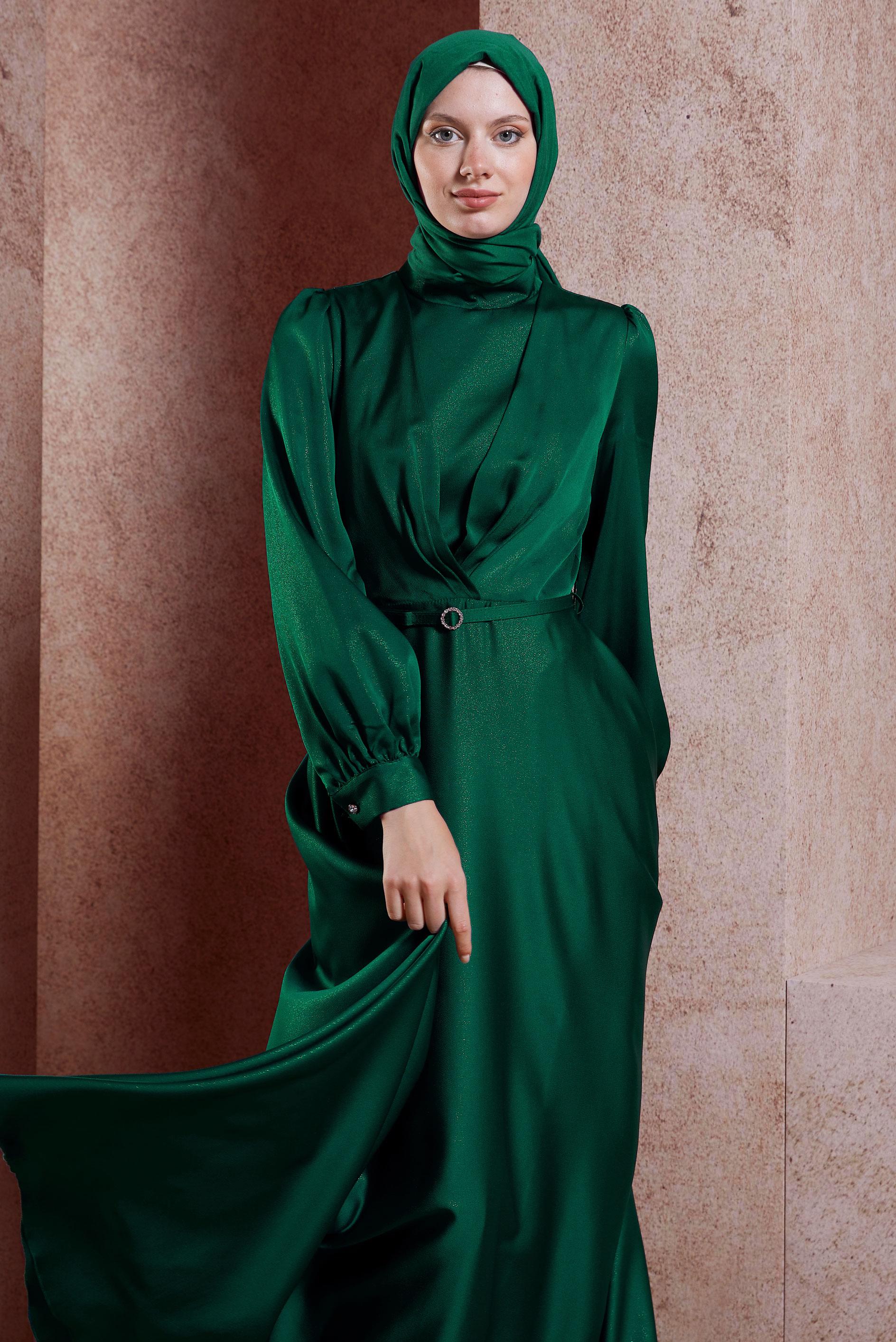 Tesettür giyim YEŞİL KEMERLİ SATEN DOKULU ELBİSE 44556