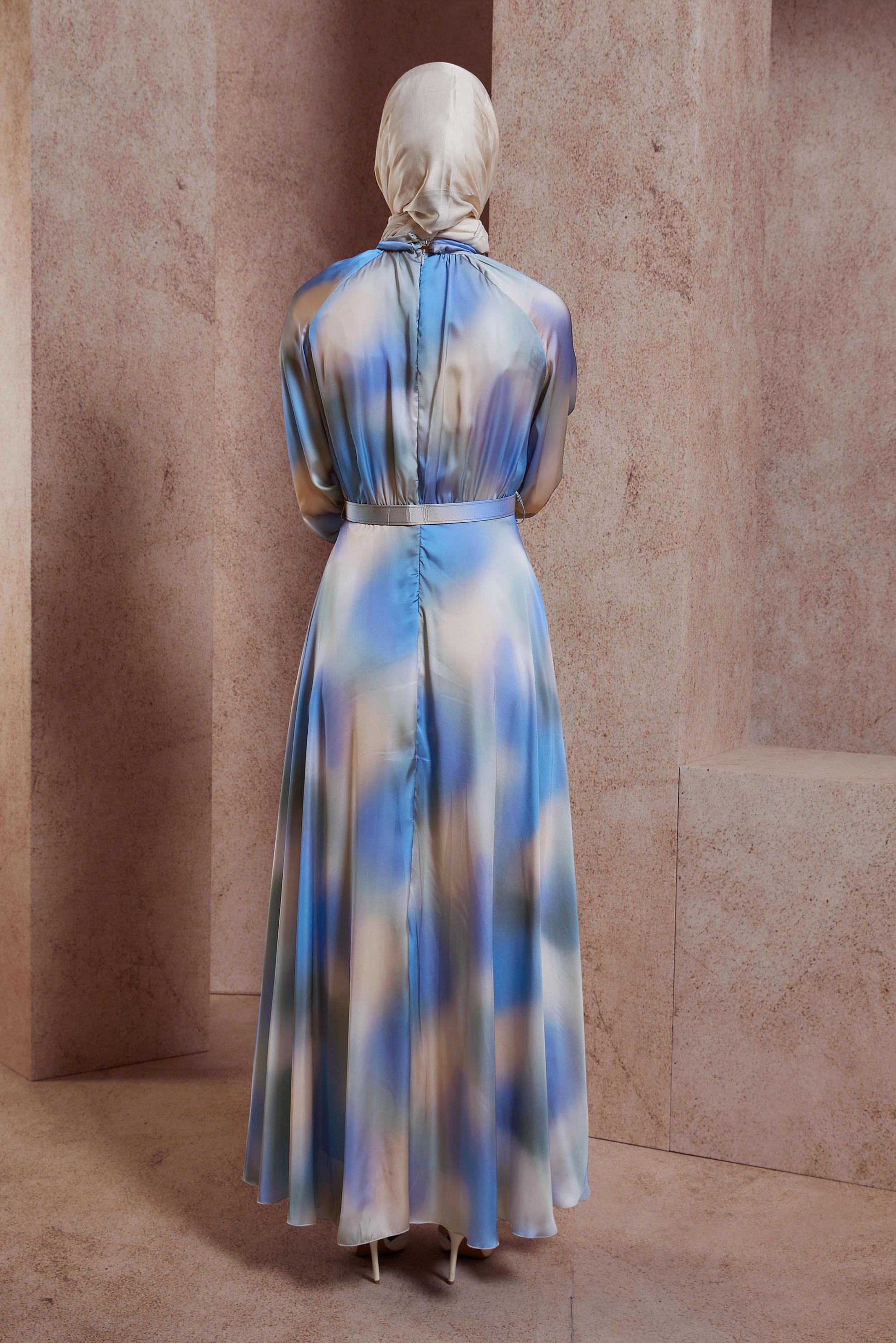 Tesettür giyim MAVİ KEMERLİ DESENLİ ŞİFON SATEN ELBİSE 44562