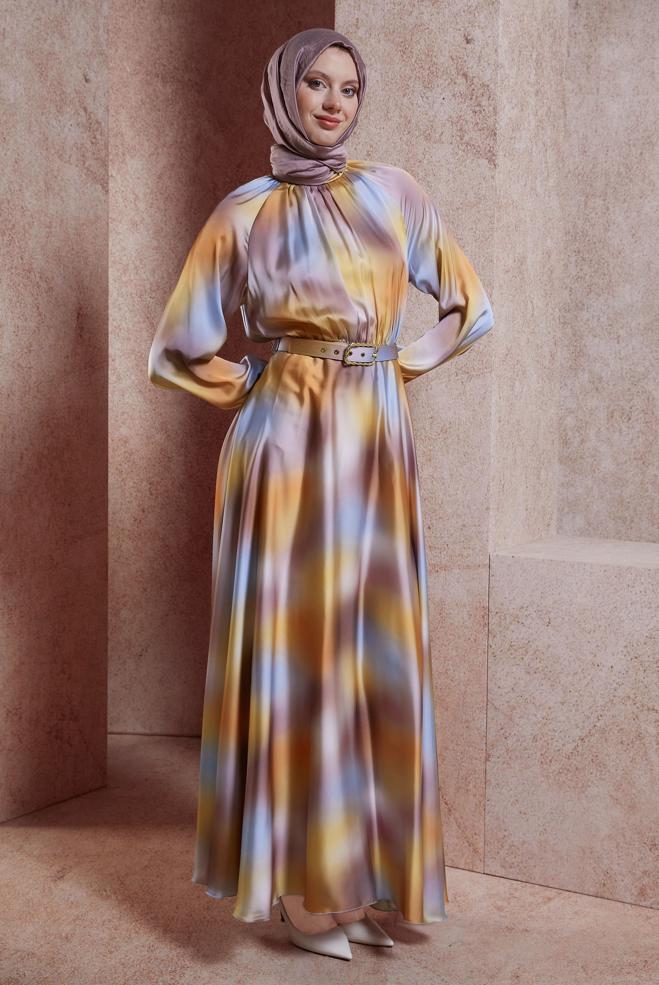 Tesettür giyim TURUNCU KEMERLİ DESENLİ ŞİFON SATEN ELBİSE 44562 - ALVİNA