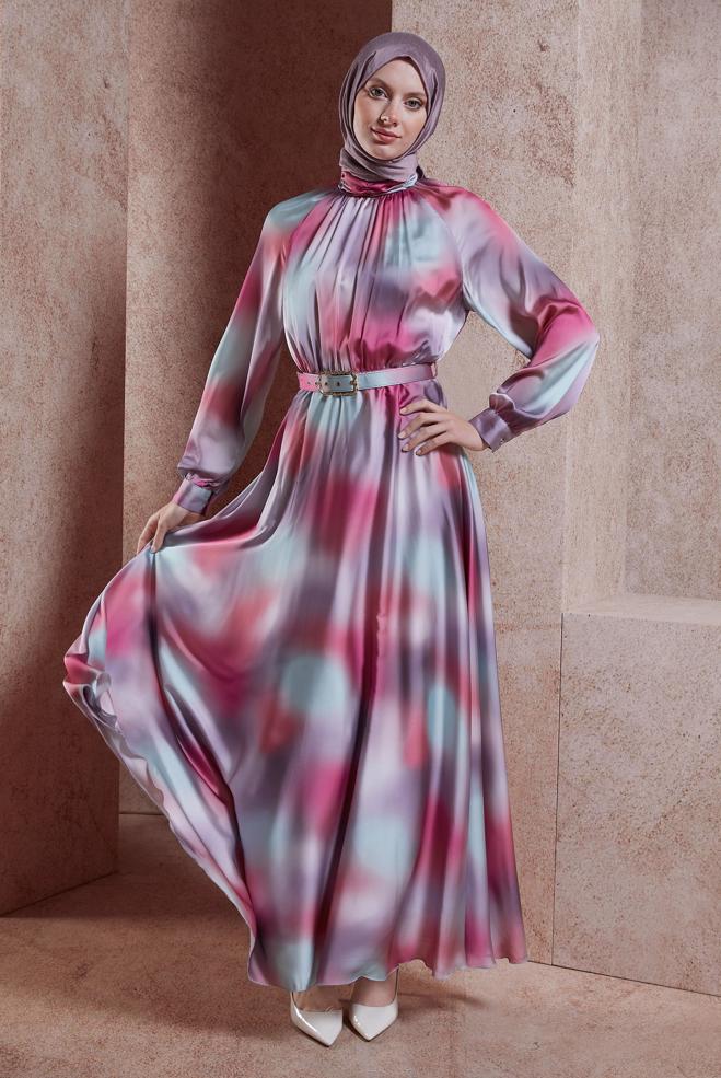 Tesettür giyim FUŞYA KEMERLİ DESENLİ ŞİFON SATEN ELBİSE 44562 - ALVİNA