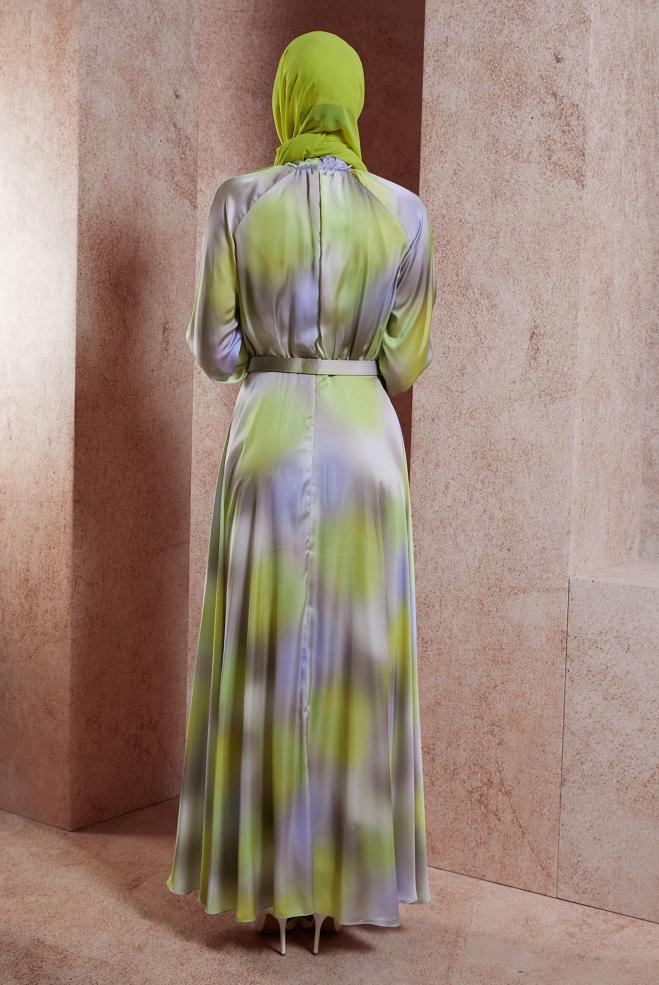 Tesettür giyim YEŞİL KEMERLİ DESENLİ ŞİFON SATEN ELBİSE 44562 - ALVİNA