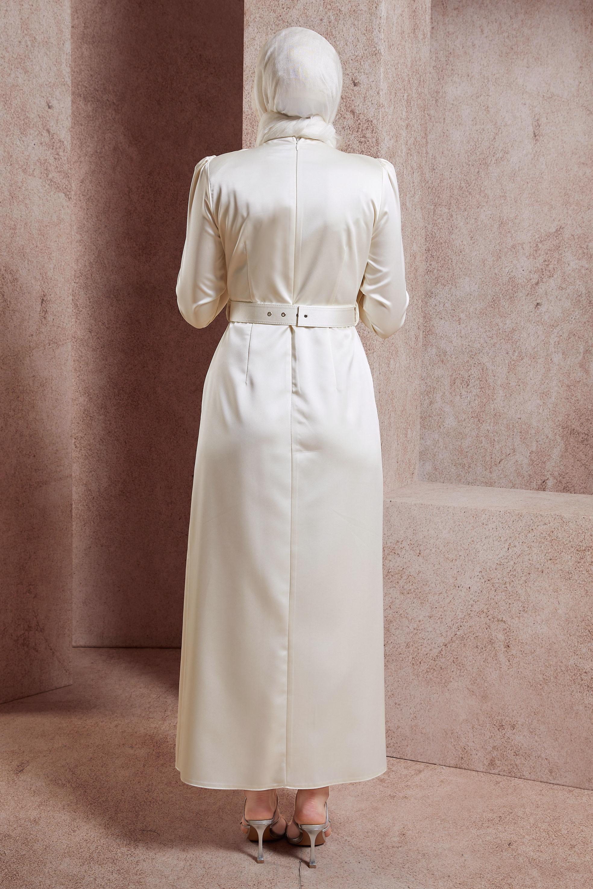 Tesettür giyim BEYAZ KEMERLİ SATEN ELBİSE 44564