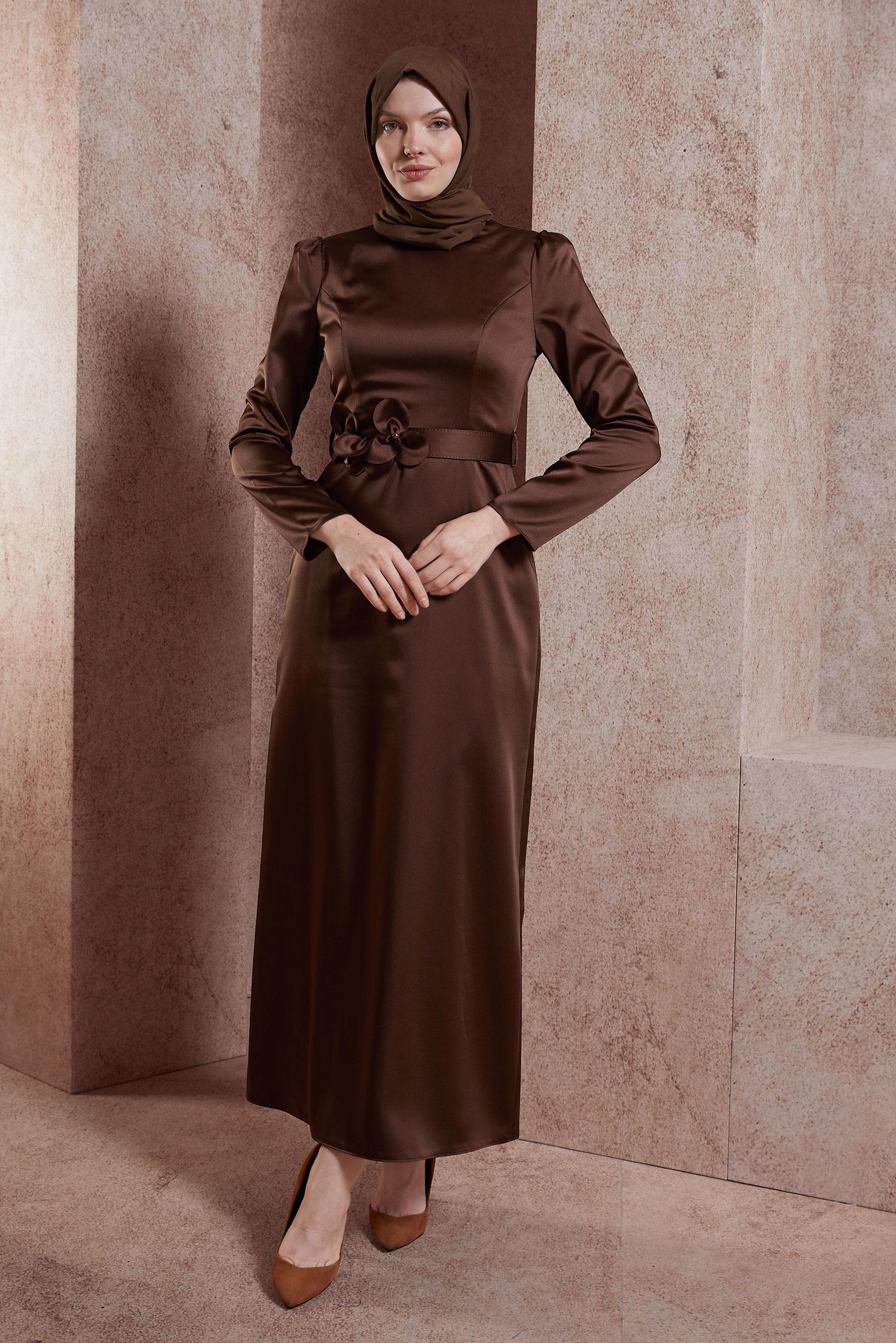 Tesettür giyim KAHVE KEMERLİ SATEN ELBİSE 44564
