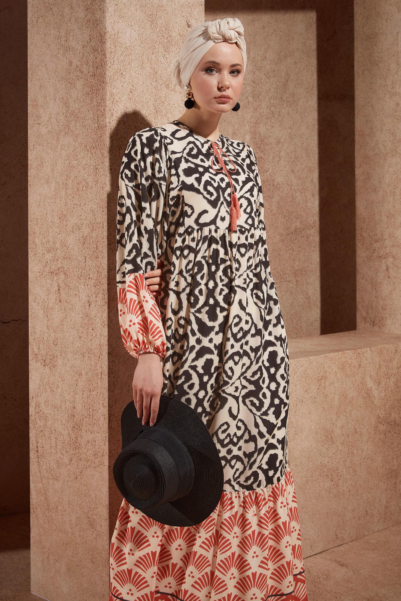 Tesettür giyim SİYAH DESENLİ VİSKON ELBİSE 44599