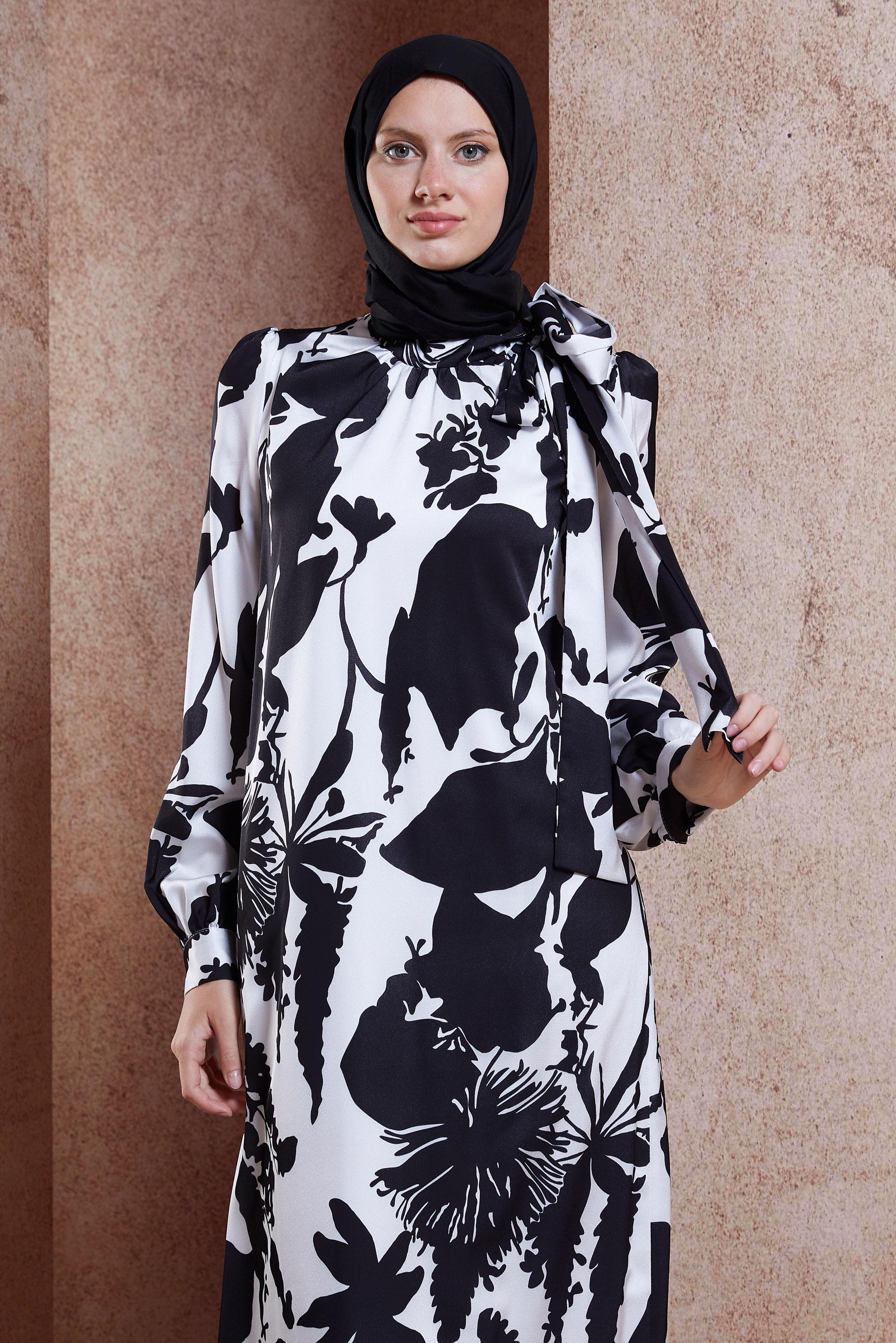 Tesettür giyim SİYAH DESENLİ SATEN TESETTÜR ELBİSE 44606