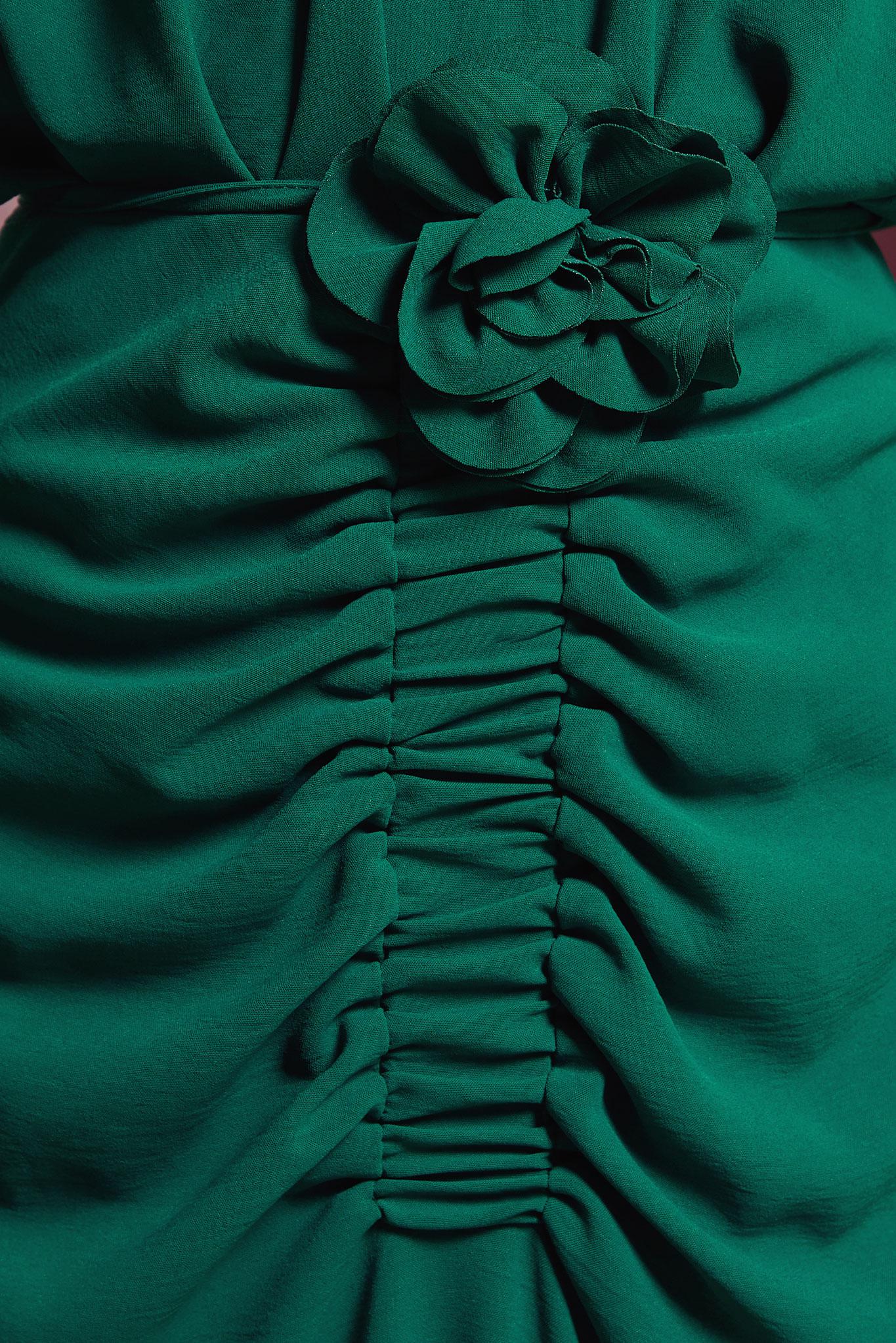 Tesettür giyim YEŞİL BÜZGÜ DETAYLI BROŞLU ELBİSE 44607