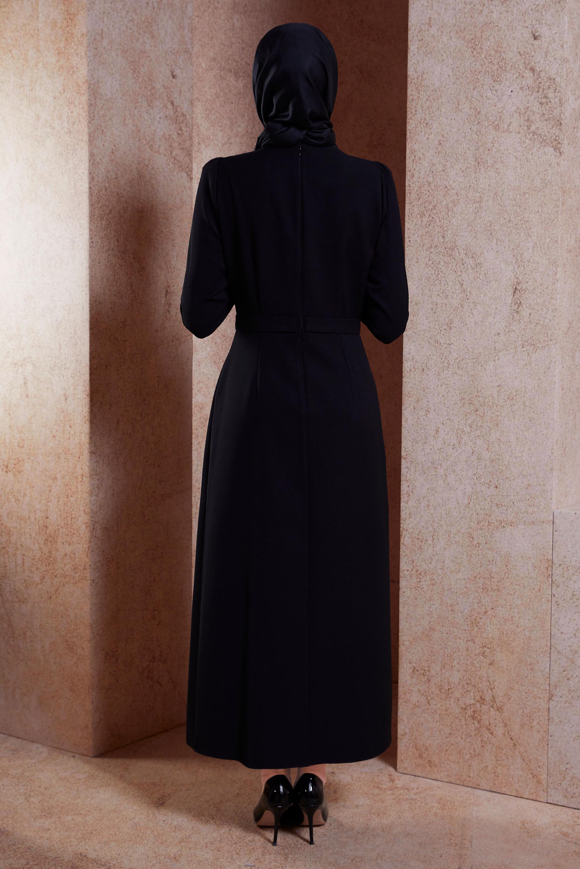 Tesettür giyim SİYAH TAŞ DETAYLI KREP TESETTÜR ELBİSE 44652