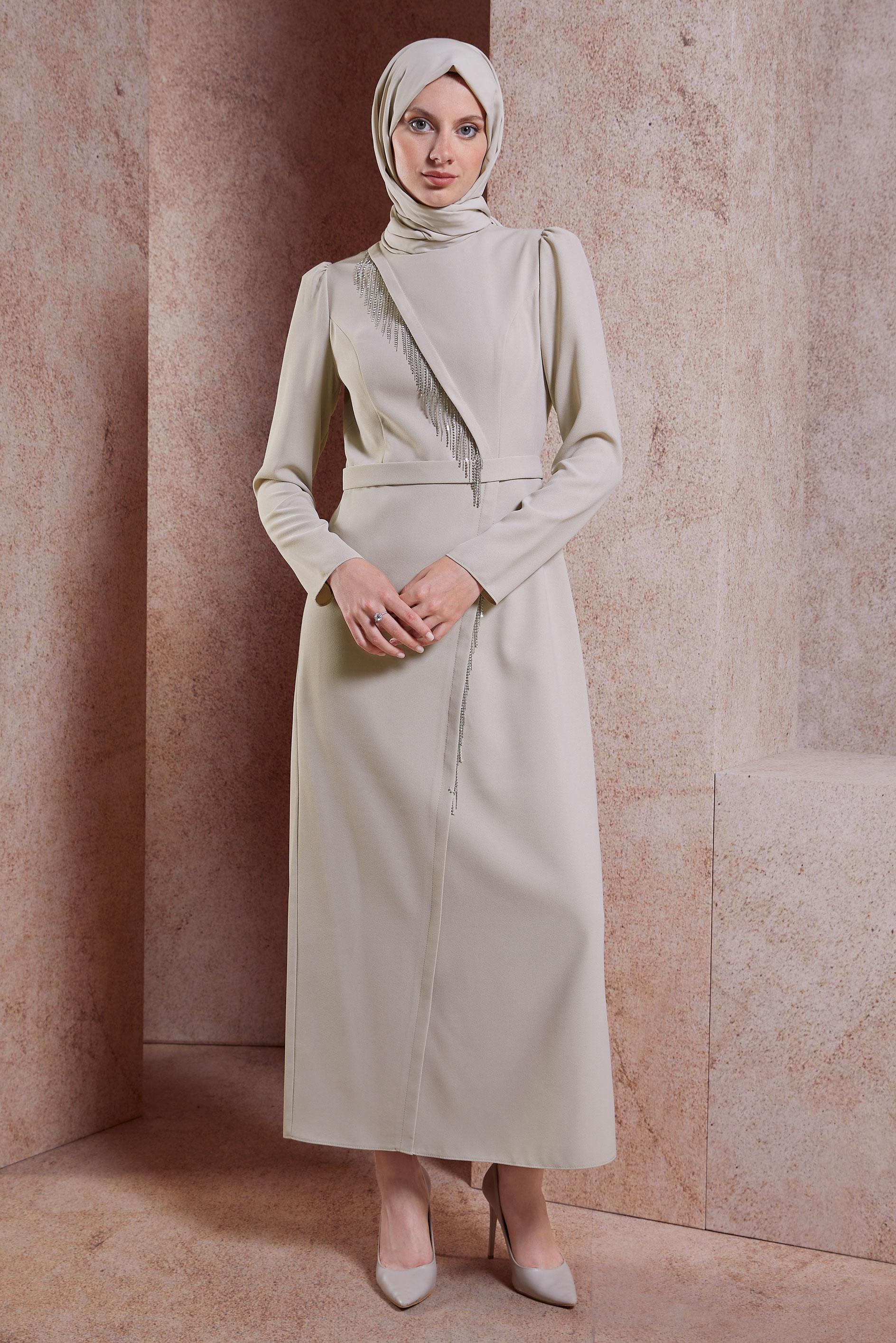Tesettür giyim BEJ TAŞ DETAYLI KREP TESETTÜR ELBİSE 44652