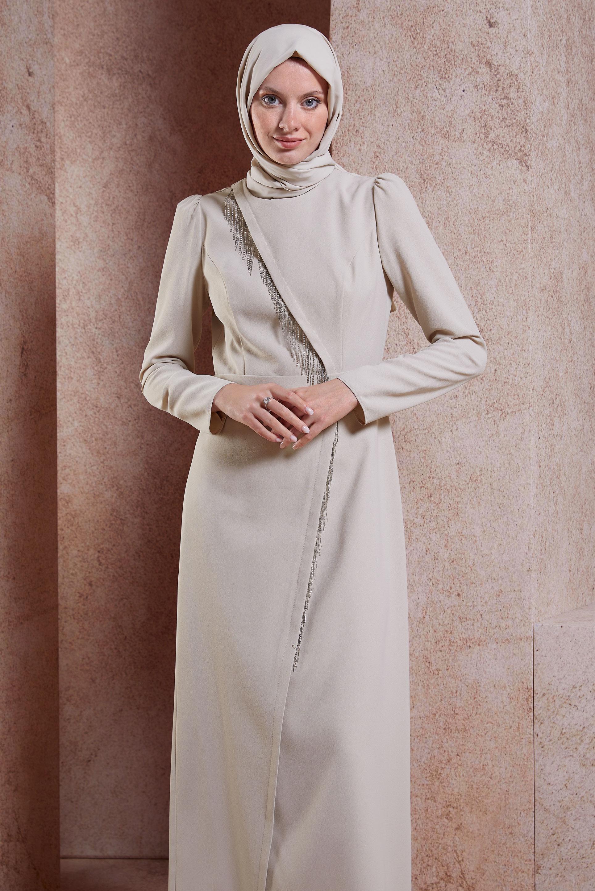 Tesettür giyim BEJ TAŞ DETAYLI KREP TESETTÜR ELBİSE 44652