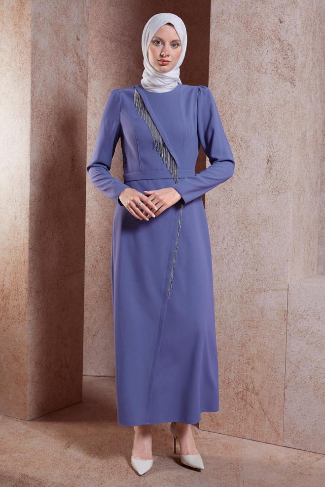 Tesettür giyim MÜRDÜM TAŞ DETAYLI KREP TESETTÜR ELBİSE 44652 - ALVİNA