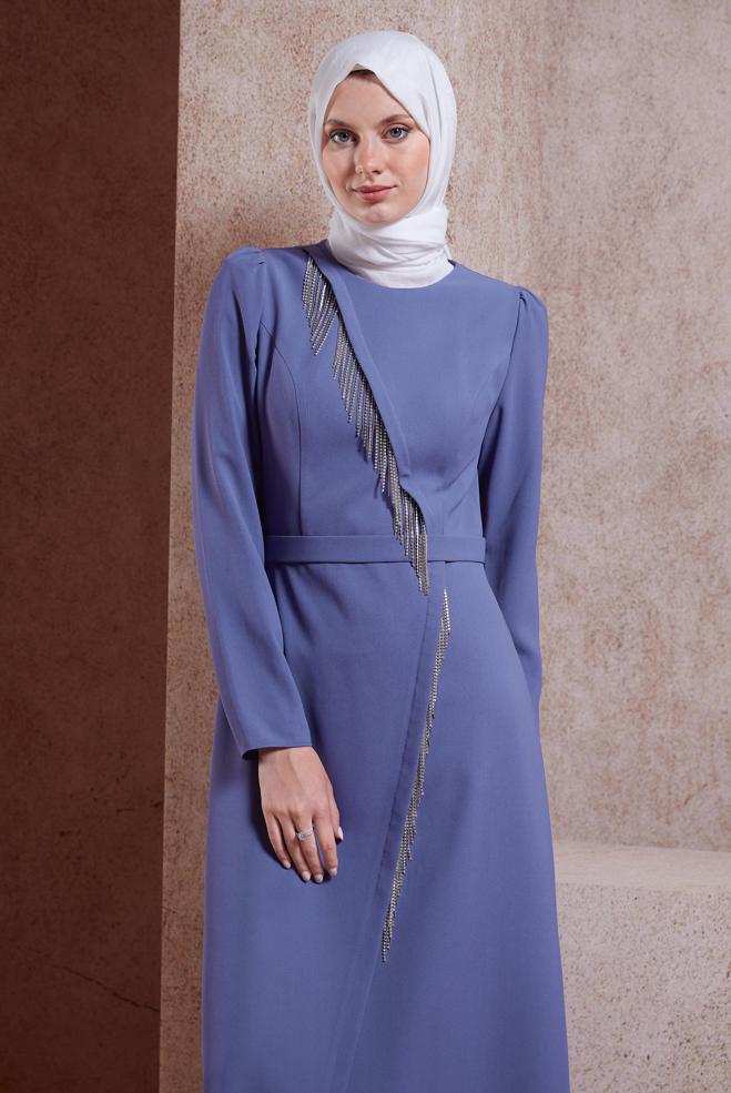 Tesettür giyim MÜRDÜM TAŞ DETAYLI KREP TESETTÜR ELBİSE 44652 - ALVİNA