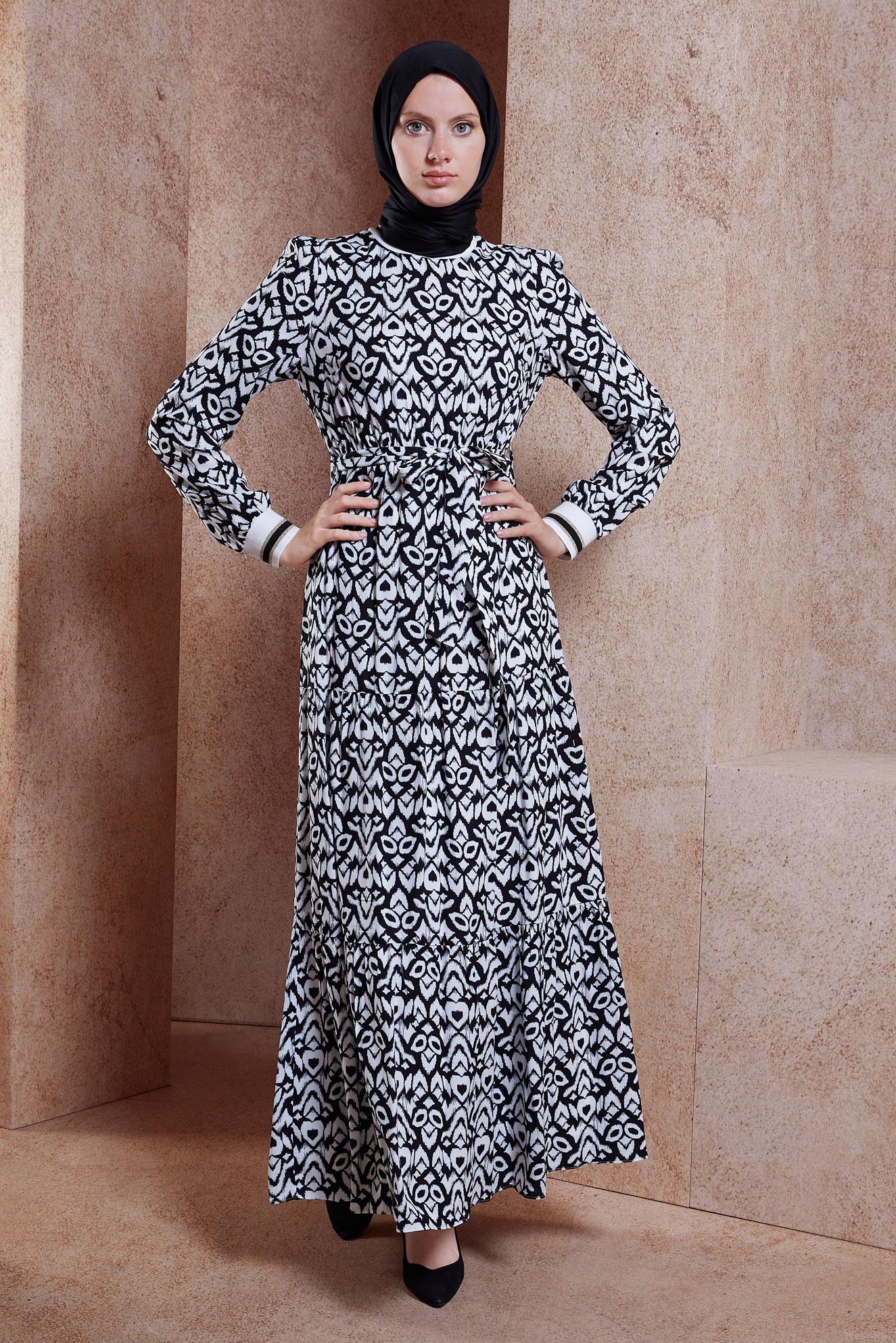 Tesettür giyim SİYAH KUŞAKLI DESENLİ ELBİSE 44696