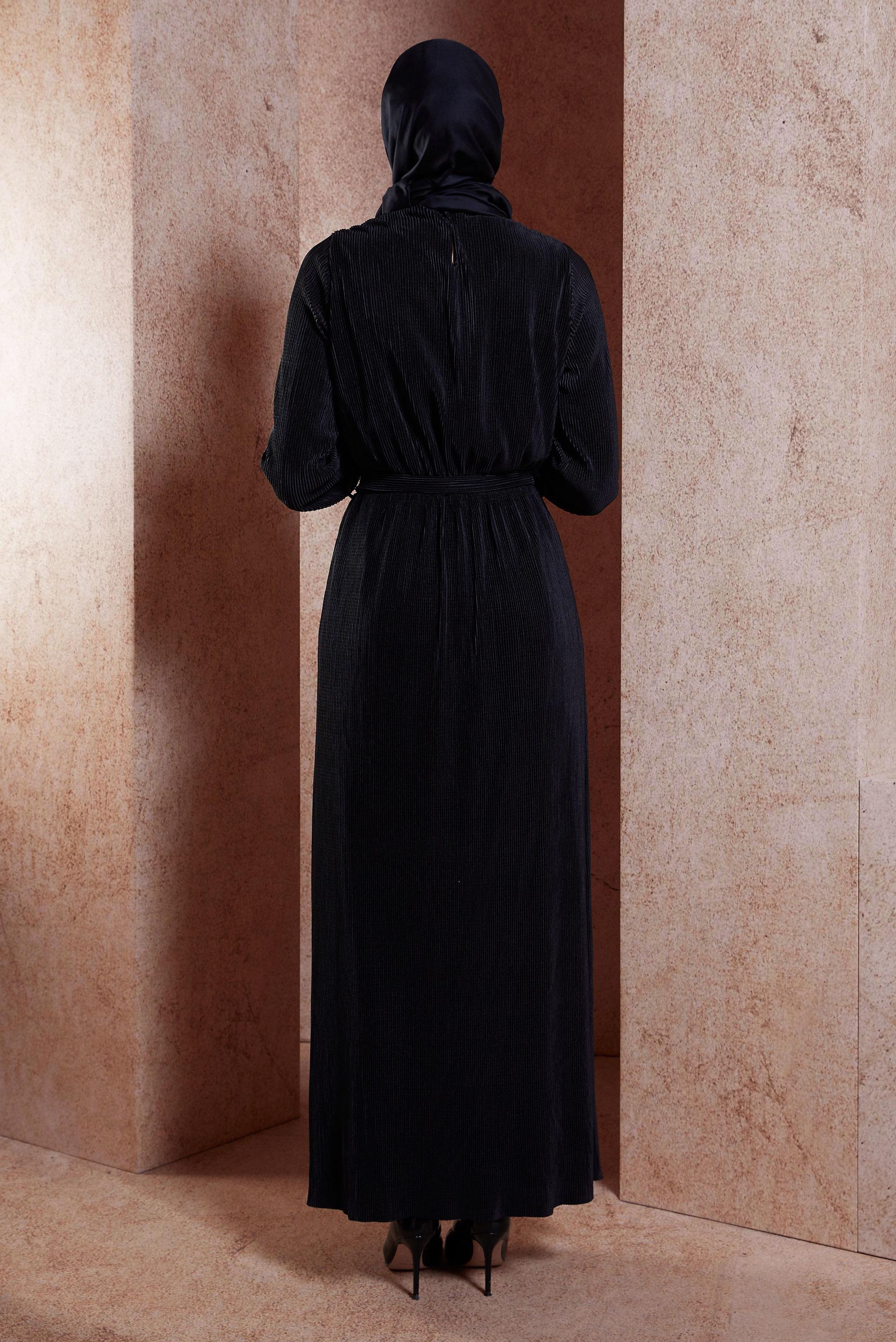 Tesettür giyim SİYAH KUŞAKLI PİLİSELİ ELBİSE 44697