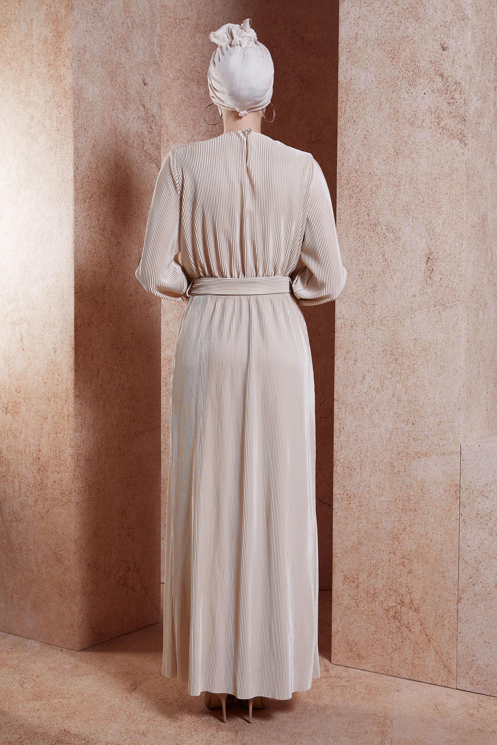 Tesettür giyim BEJ KUŞAKLI PİLİSELİ ELBİSE 44697