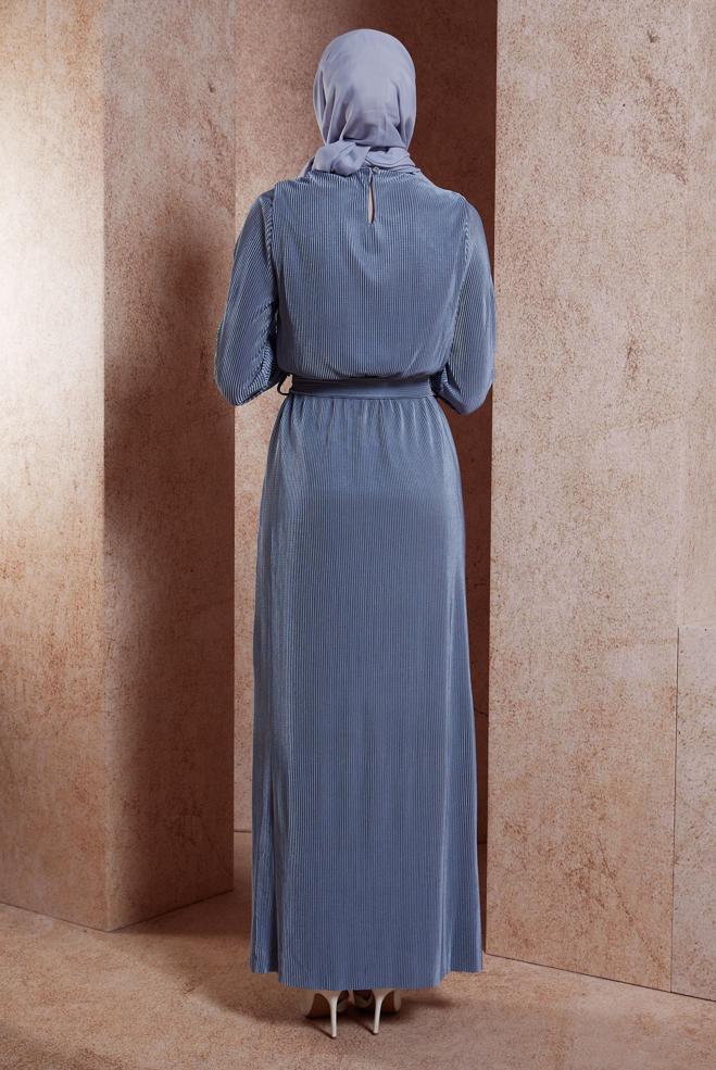 Tesettür giyim GRİ KUŞAKLI PİLİSELİ ELBİSE 44697 - ALVİNA