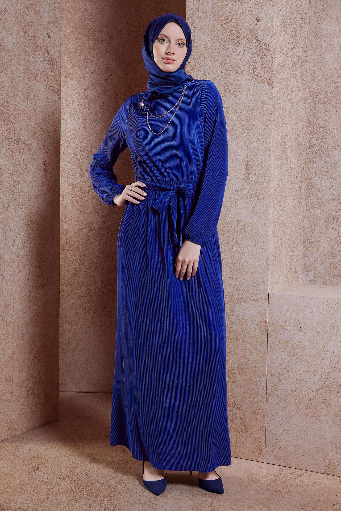 Tesettür giyim LACİVERT KUŞAKLI PİLİSELİ ELBİSE 44697