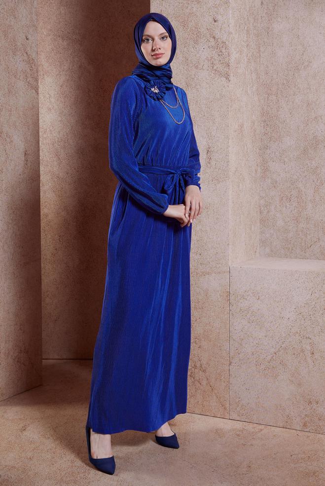 Tesettür giyim LACİVERT KUŞAKLI PİLİSELİ ELBİSE 44697 - ALVİNA