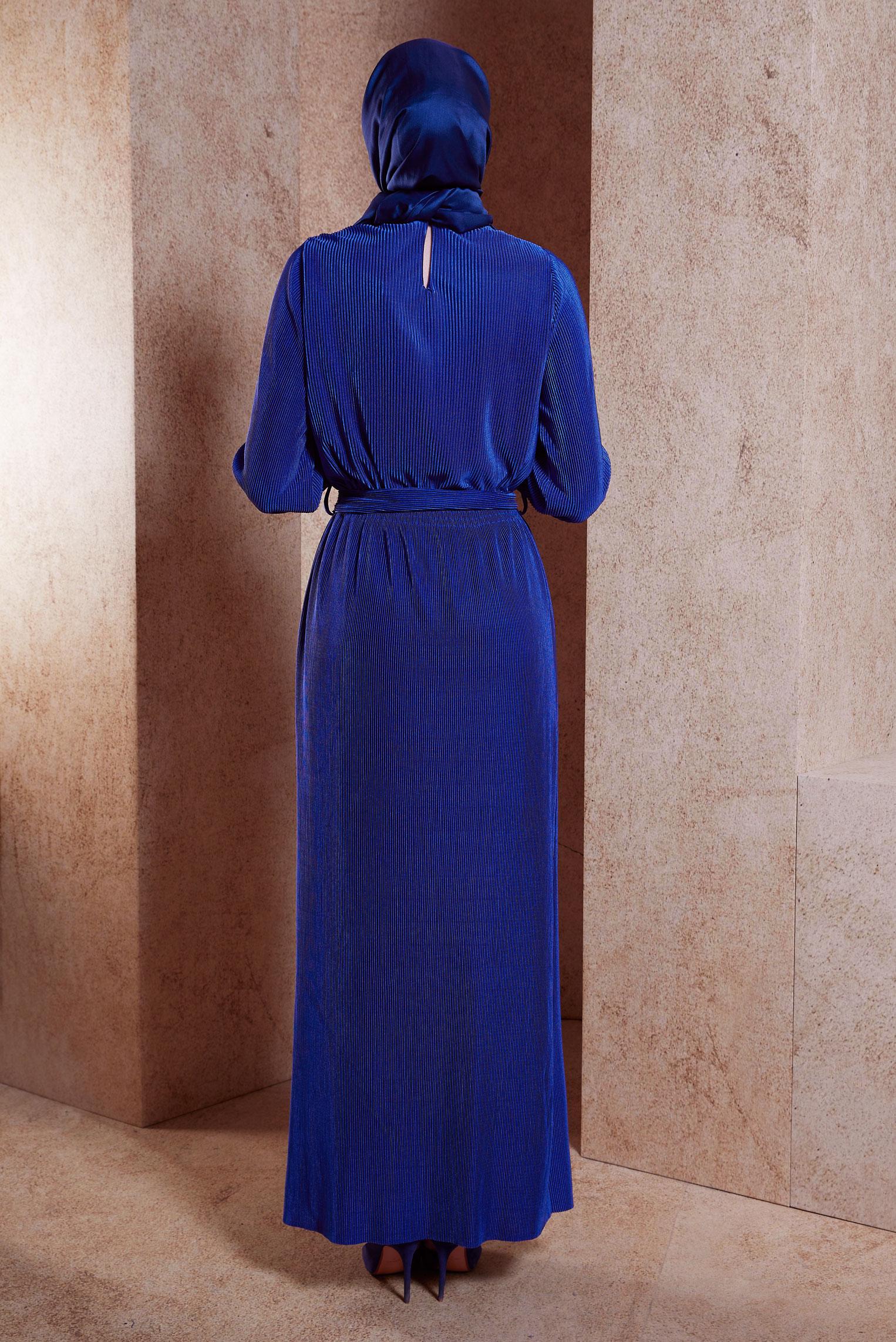 Tesettür giyim LACİVERT KUŞAKLI PİLİSELİ ELBİSE 44697