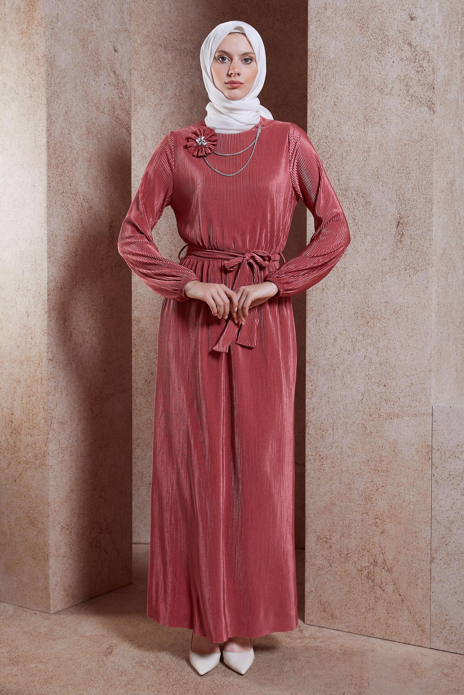 Tesettür giyim PEMBE KUŞAKLI PİLİSELİ ELBİSE 44697