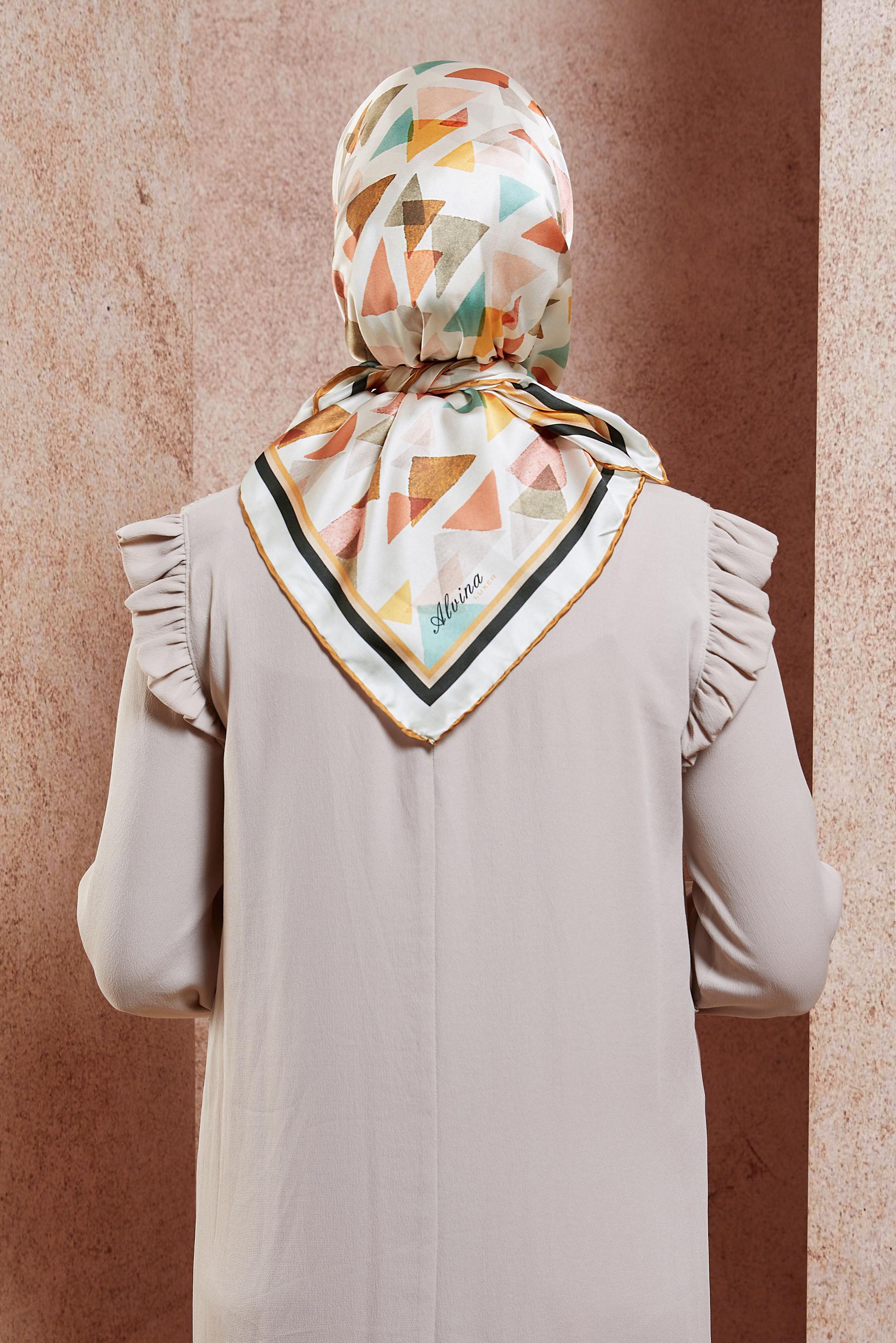 Tesettür giyim ALTIN ALVİNA DESENLİ EŞARP 8408