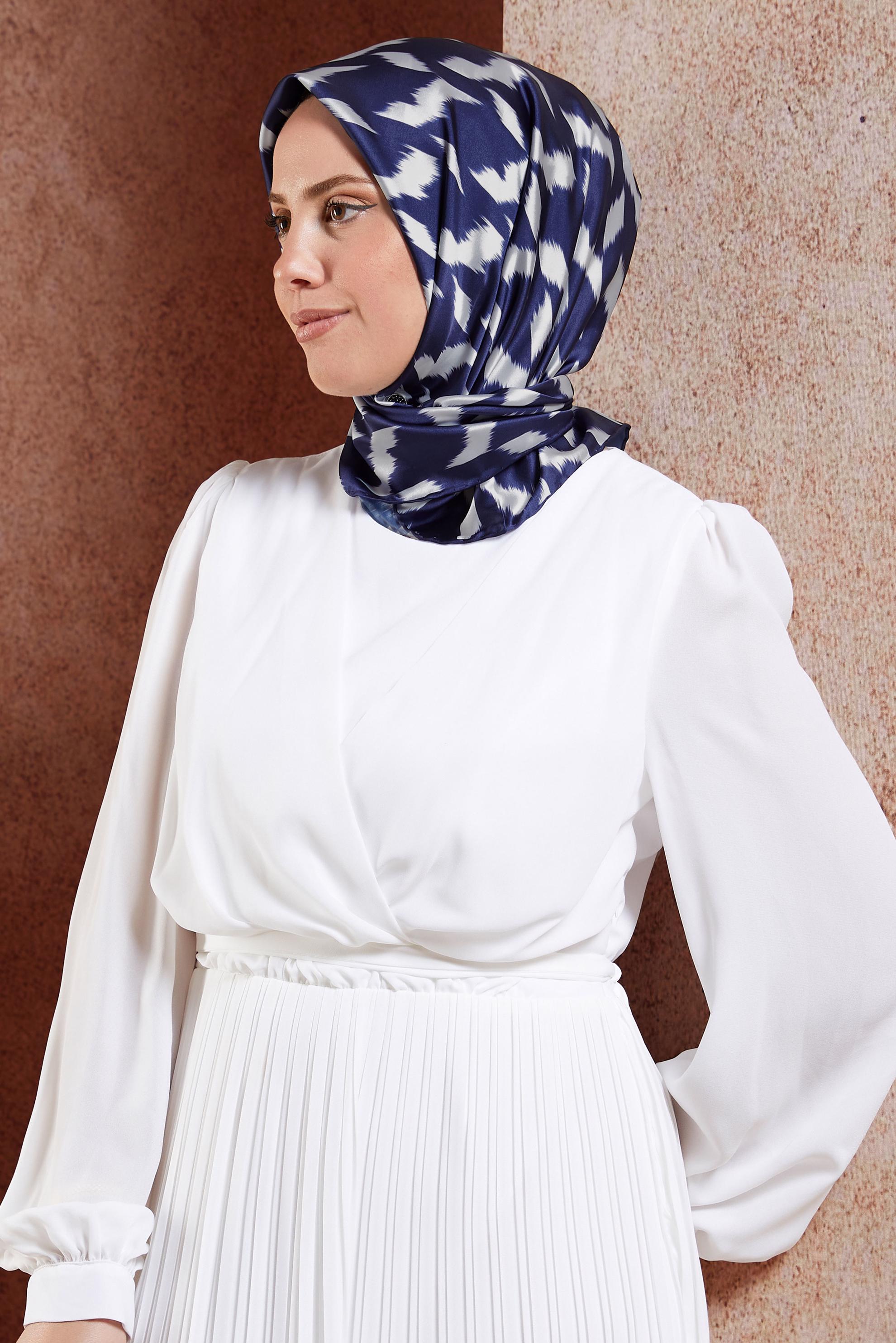 Tesettür giyim LACİVERT ALVİNA DESENLİ EŞARP 8409