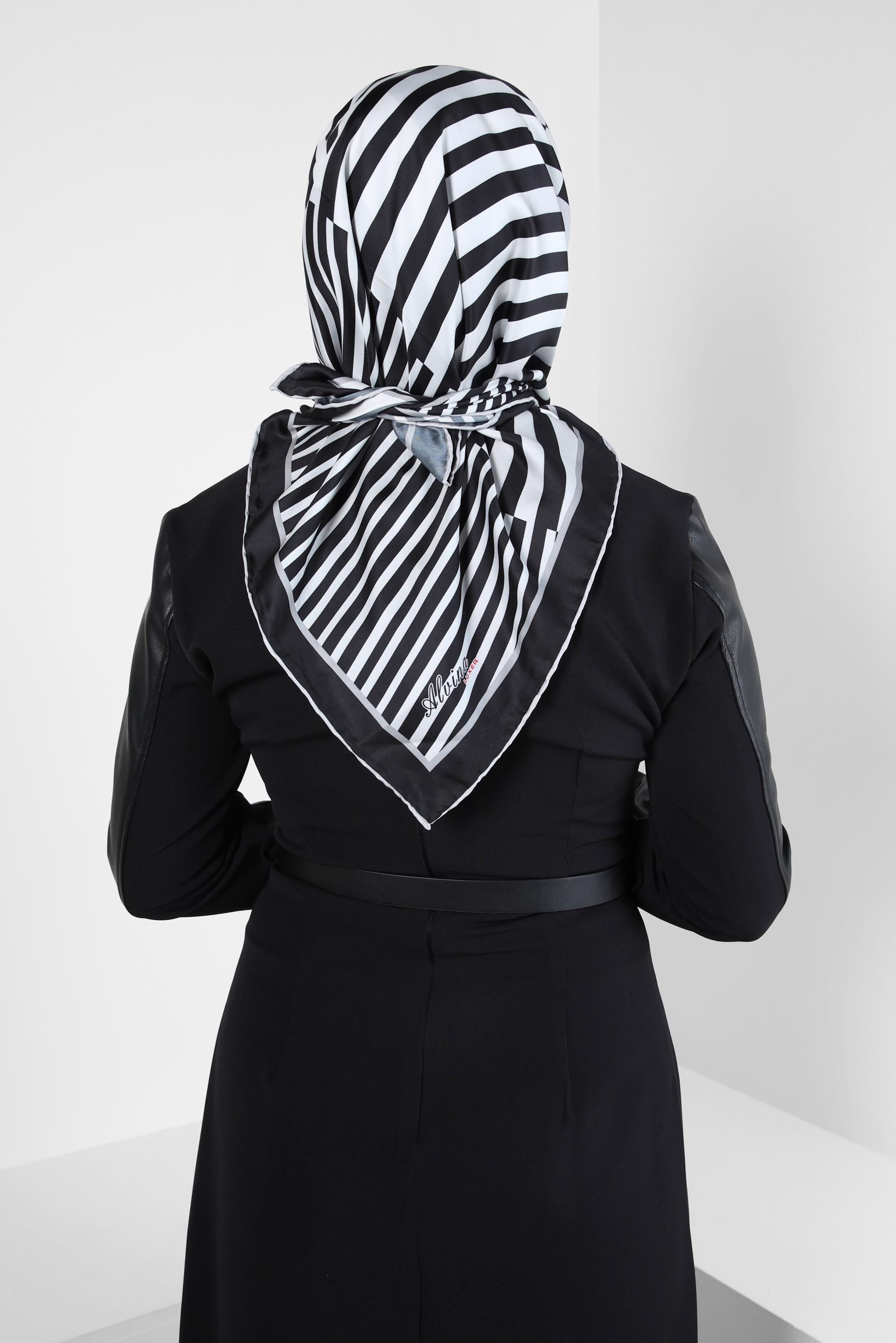 Tesettür giyim SİYAH ALVİNA ÇİZGİLİ EŞARP 8413