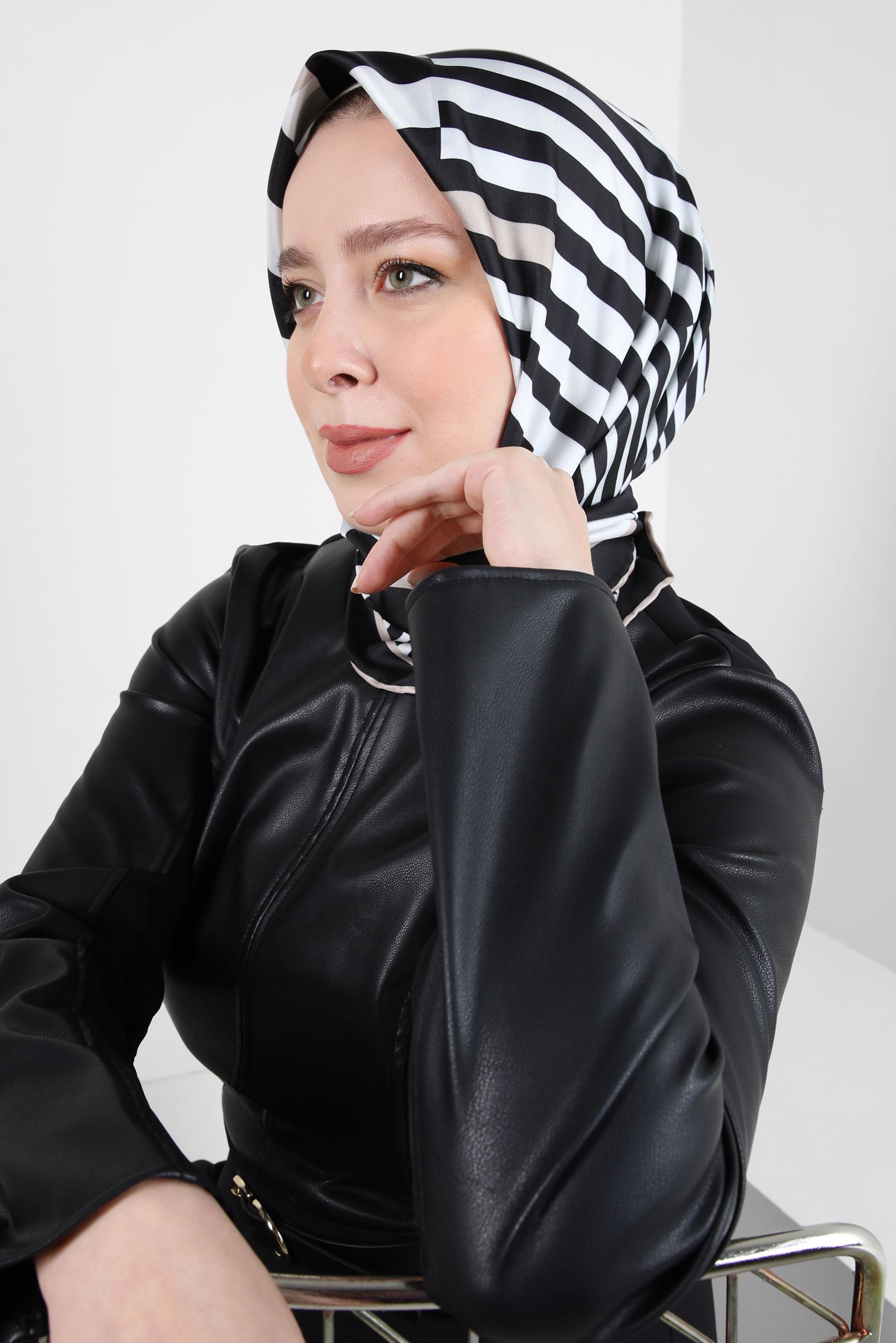 Tesettür giyim SİYAH ALVİNA ÇİZGİLİ EŞARP 8413