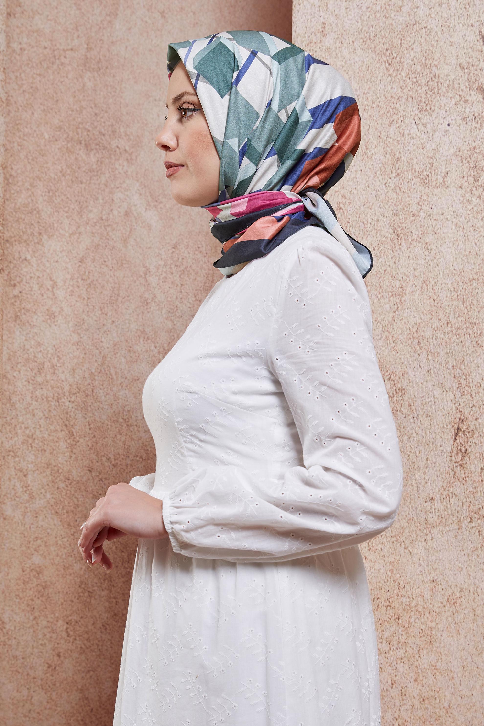 Tesettür giyim LACİVERT ALVİNA DESENLİ EŞARP 8424