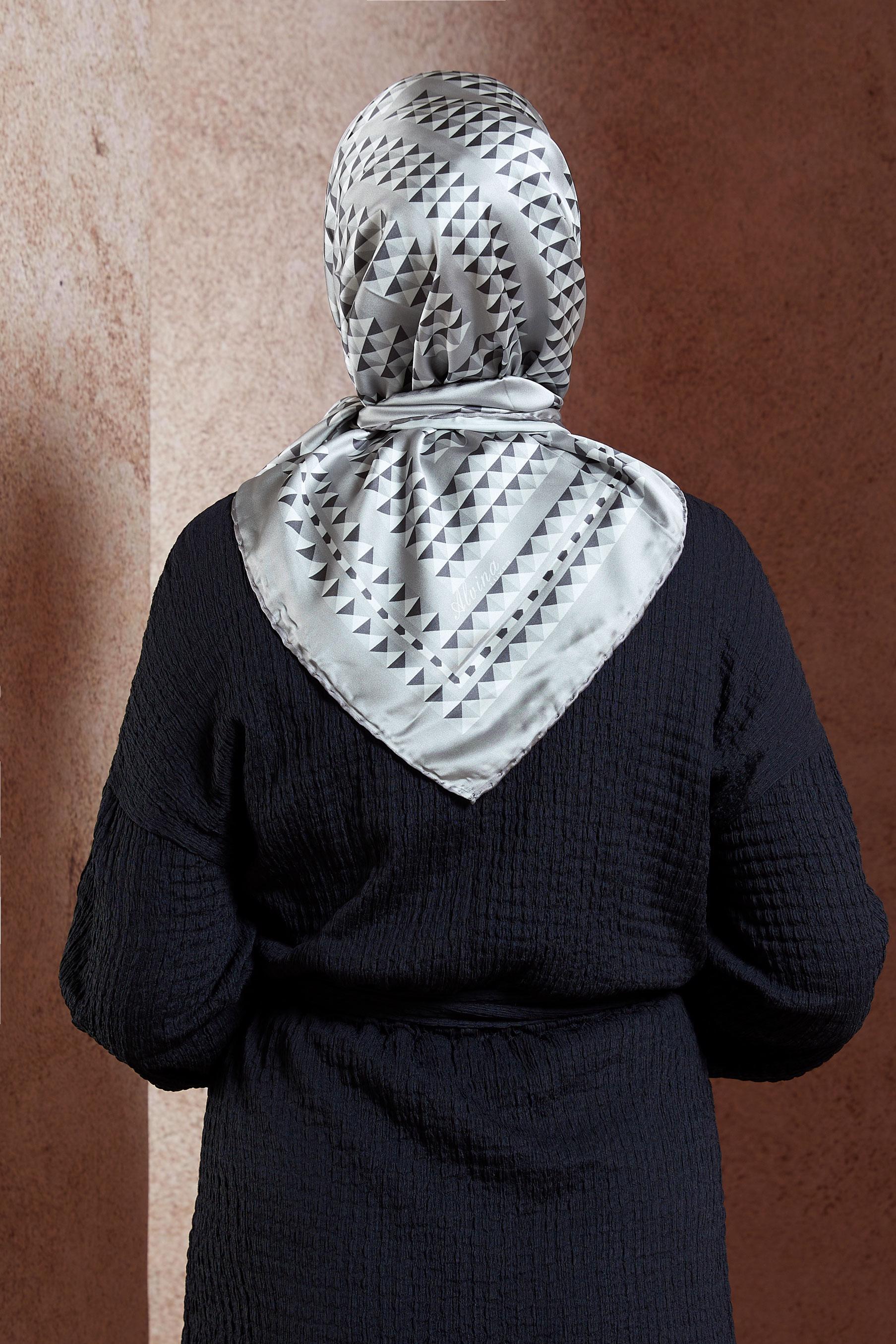 Tesettür giyim GÜMÜŞ ALVİNA DESENLİ EŞARP 8433