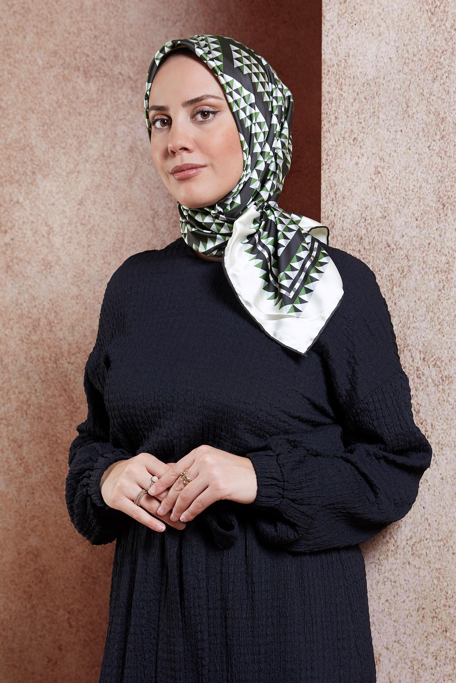 Tesettür giyim SİYAH ALVİNA DESENLİ EŞARP 8433