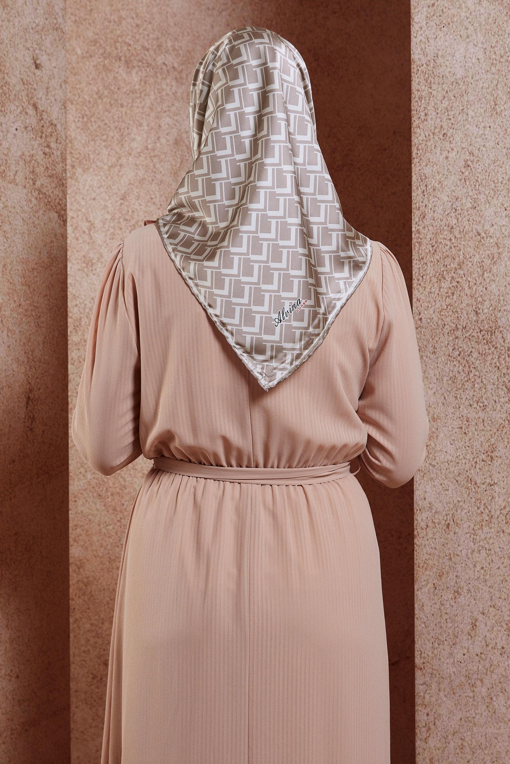 Tesettür giyim VİZON ALVİNA DESENLİ EŞARP 8435