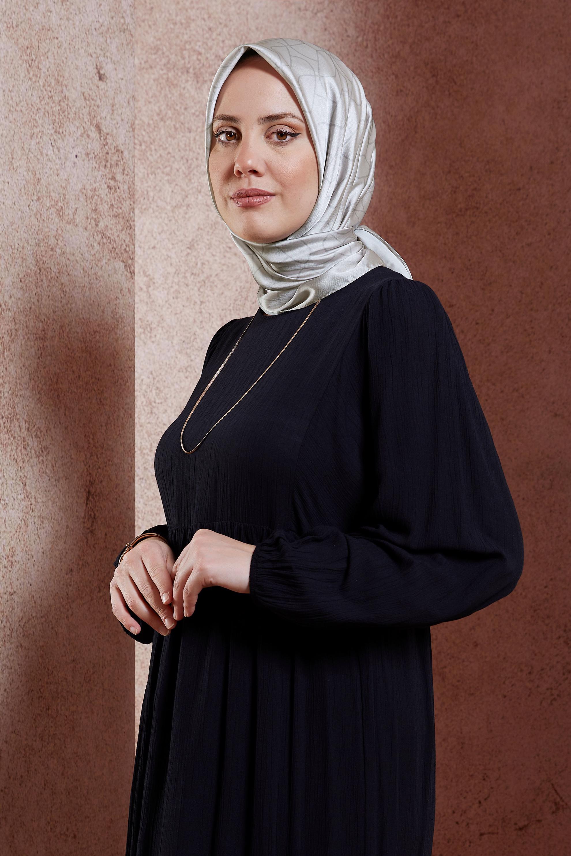 Tesettür giyim GÜMÜŞ ALVİNA EŞARP 8437